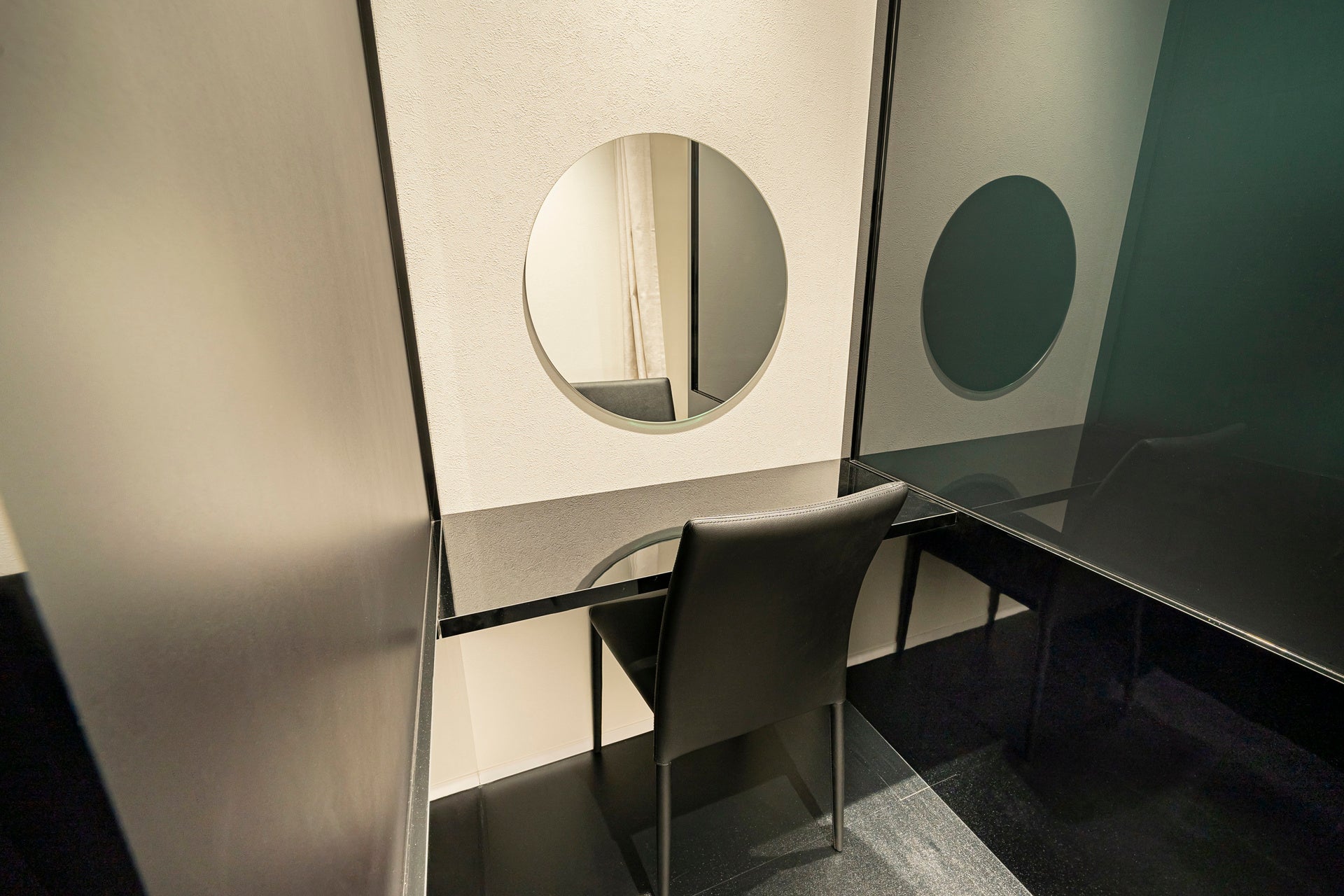 プライバシー保護を重視した個室待合室