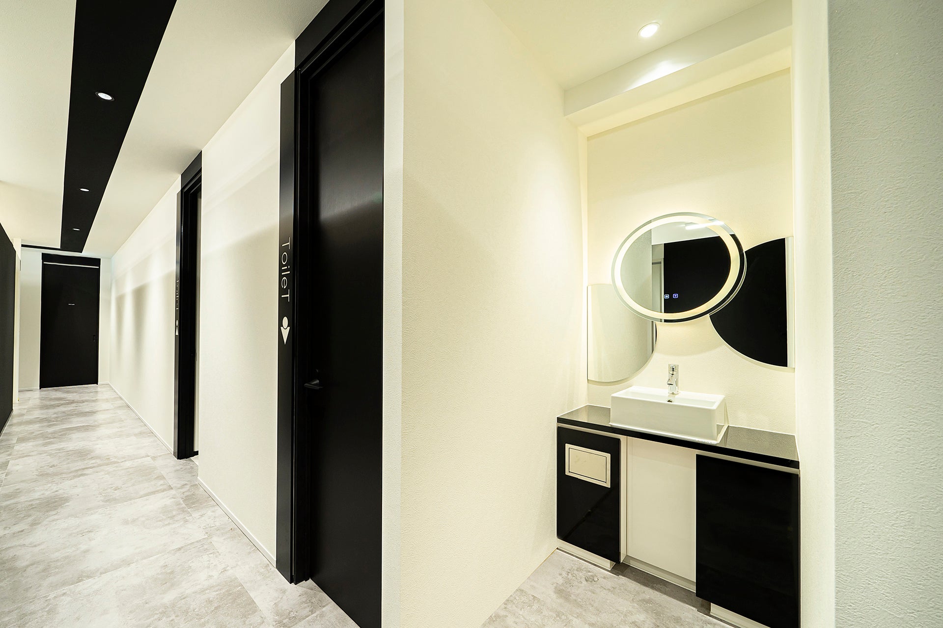 お洒落なパウダールームも完備