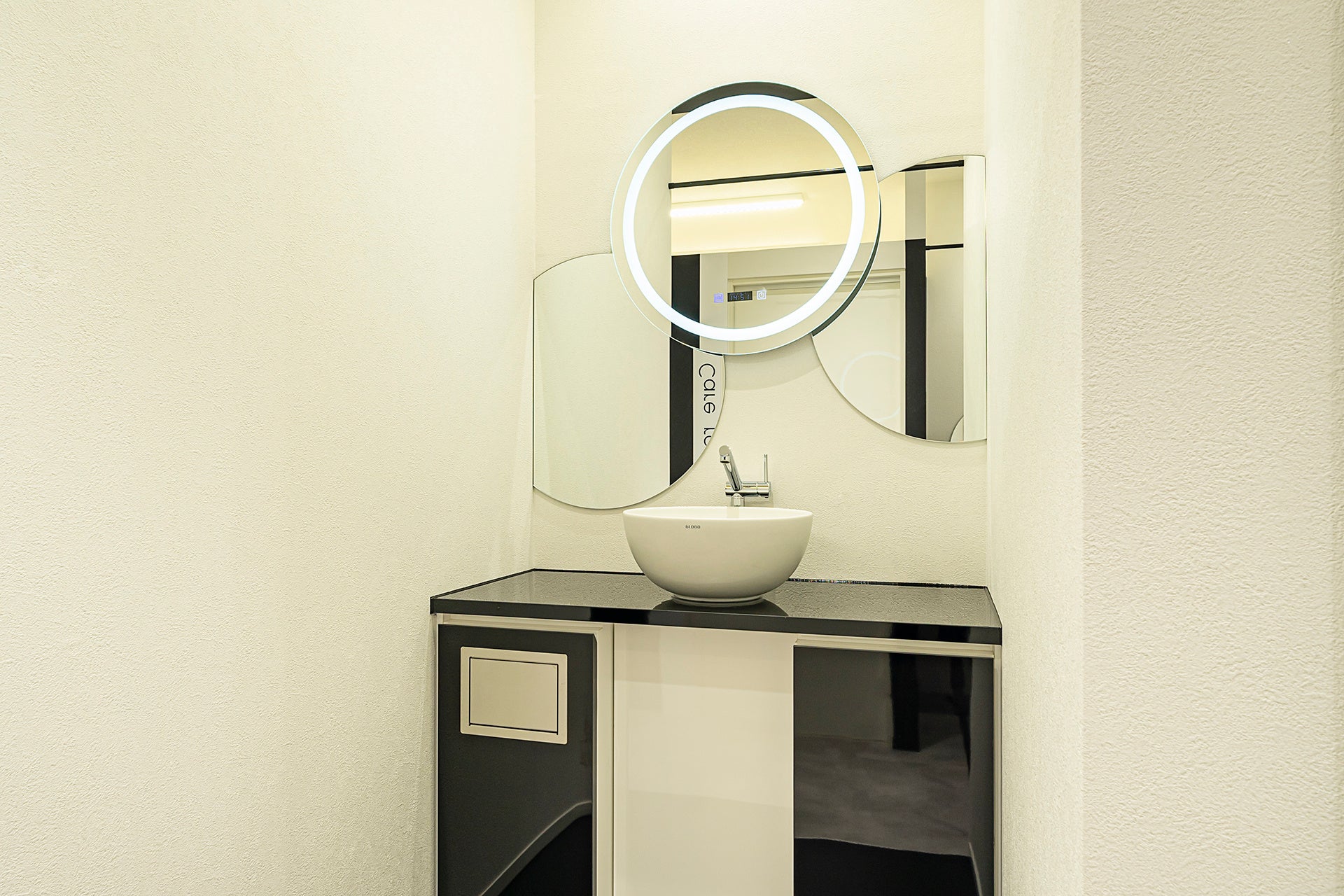 お洒落なパウダールームも完備