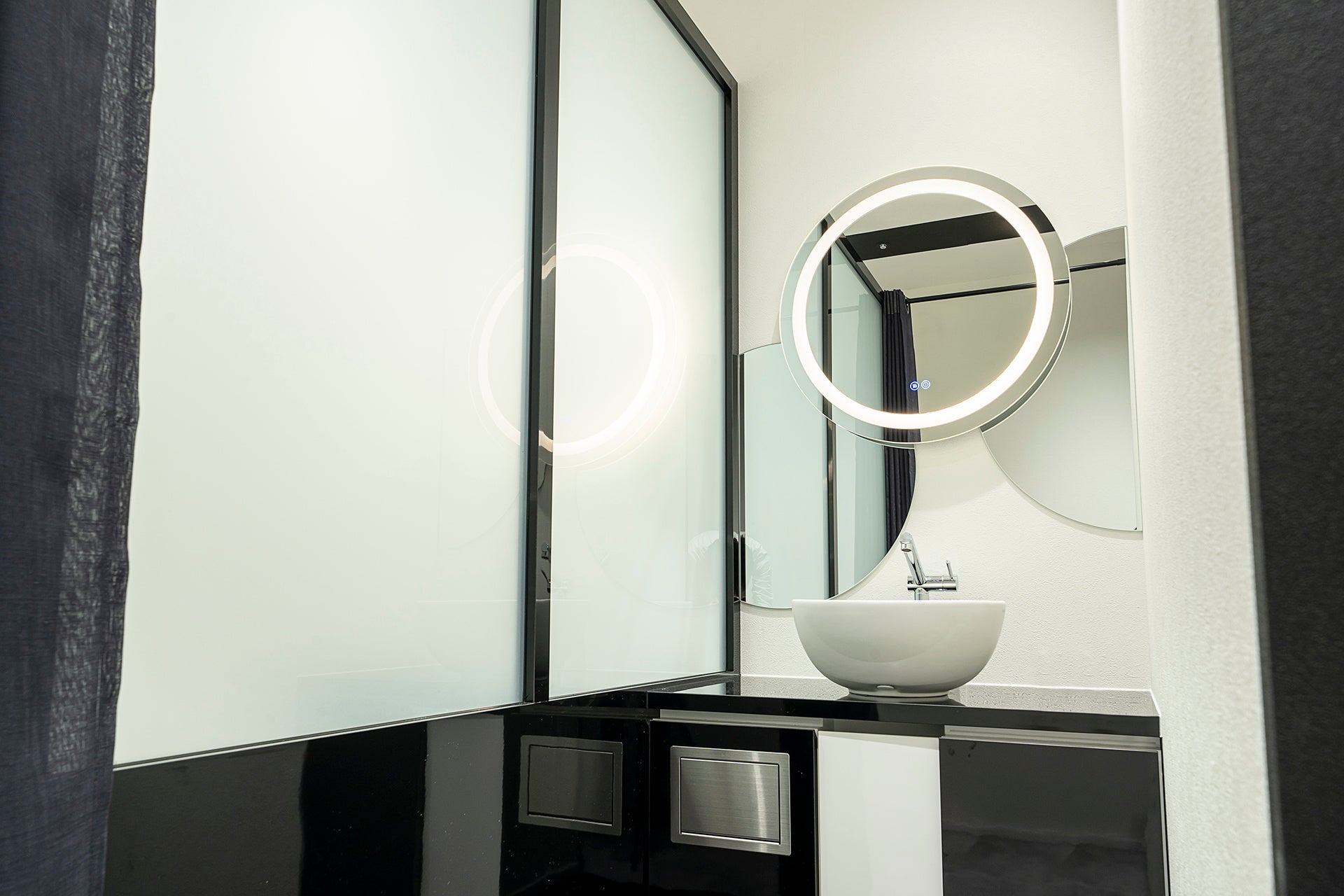 お洒落なパウダールームも完備