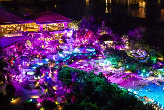 ゴールデンウィーク期間限定「瀬良垣ナイトプール」プレオープン ゴールデンウィーク期間限定「瀬良垣ナイトプール」プレオープン