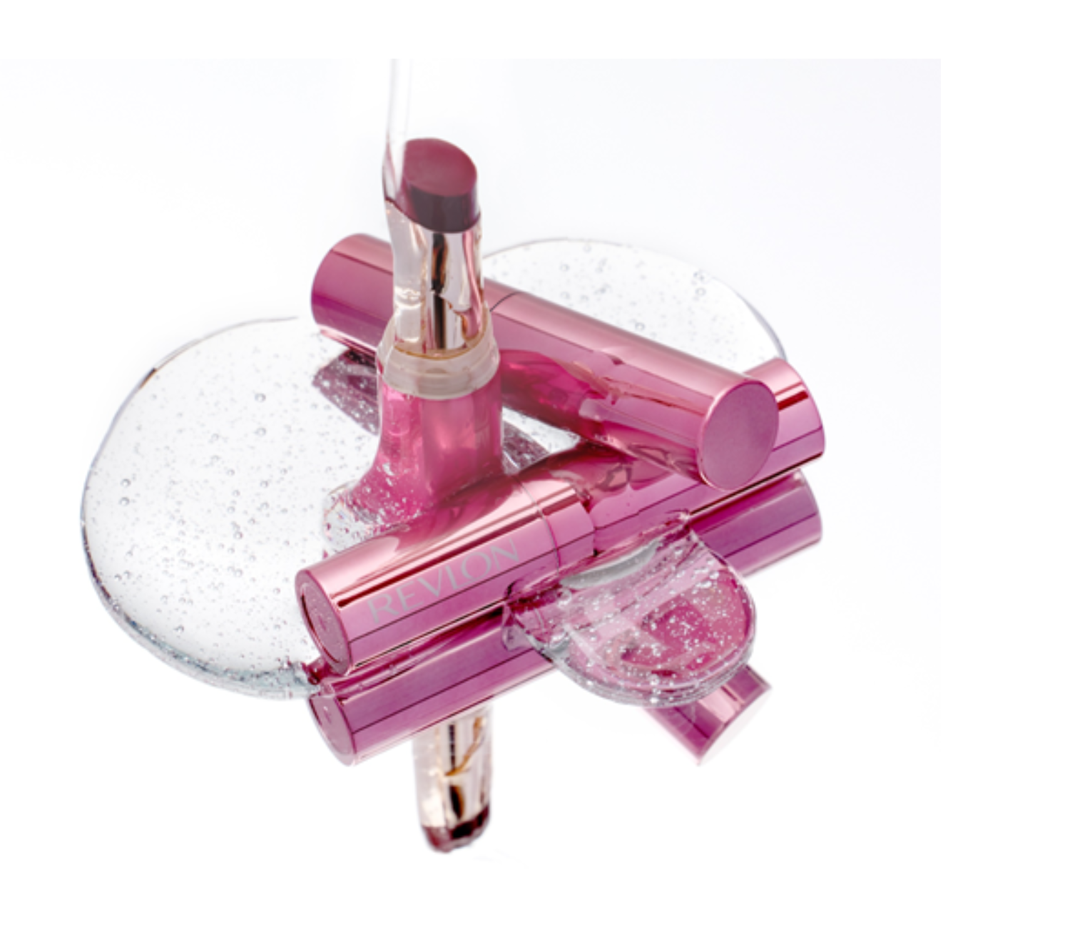 ぷっくり唇。うるおってツヤめく「水膜ツヤリップ」から、 フェミニン