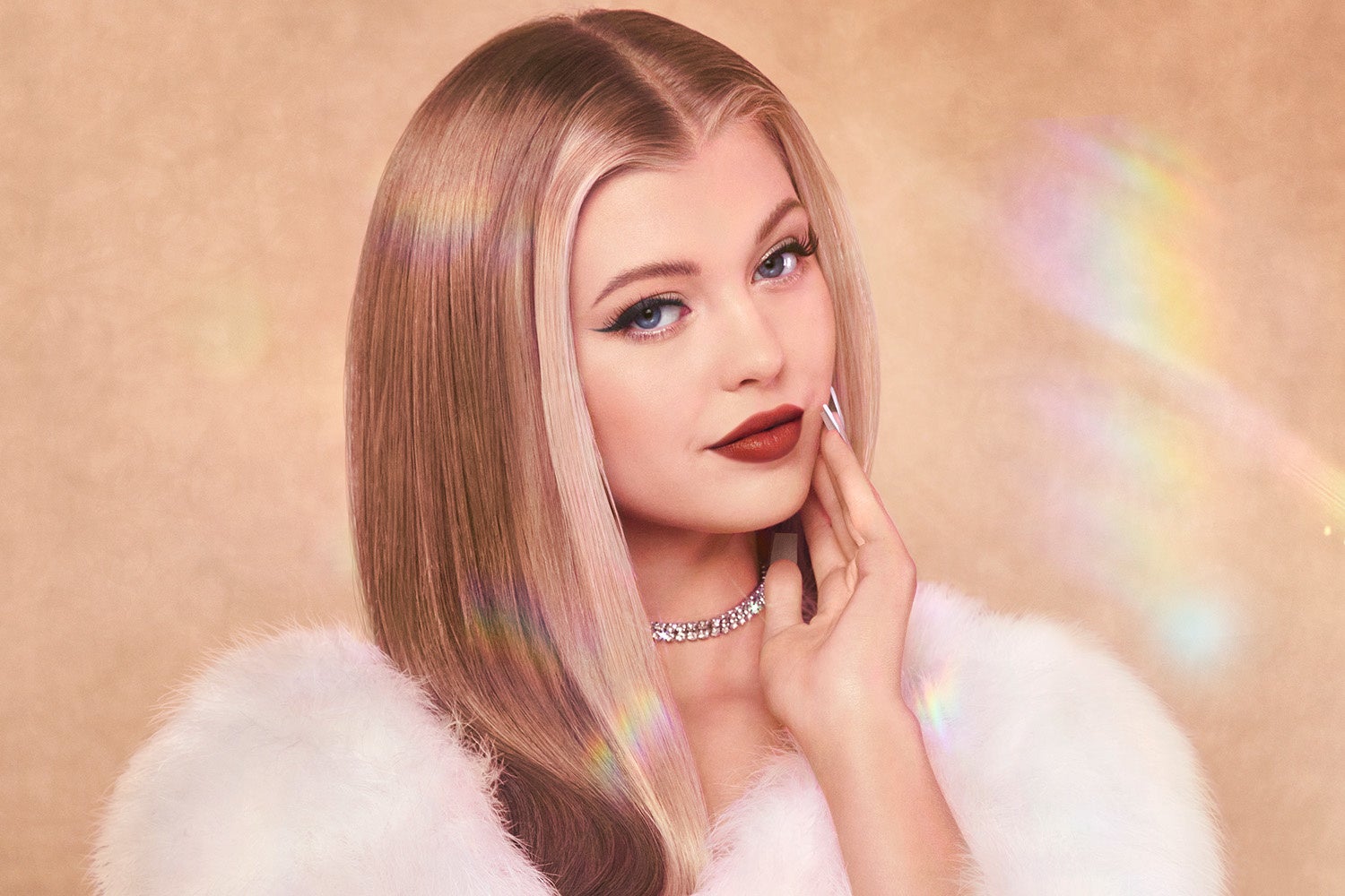 レブロン グローバル・ブランド・パートナー:ローレン・グレイ(使用色:003 スフレ オールデイ)