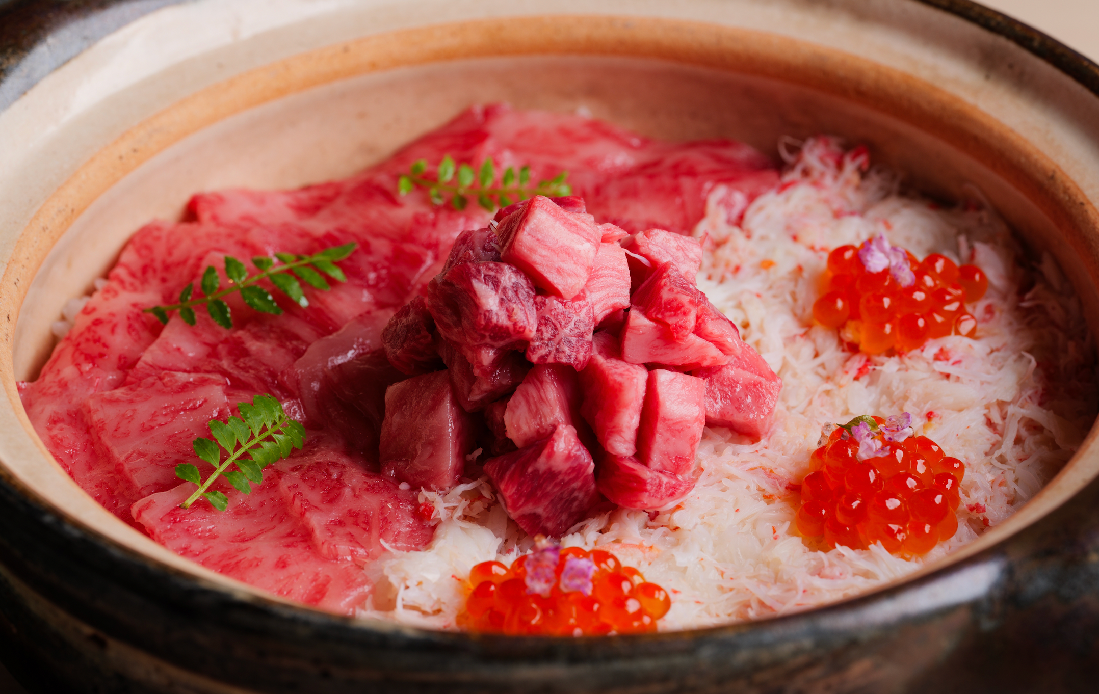 蟹と和牛の土鍋ご飯