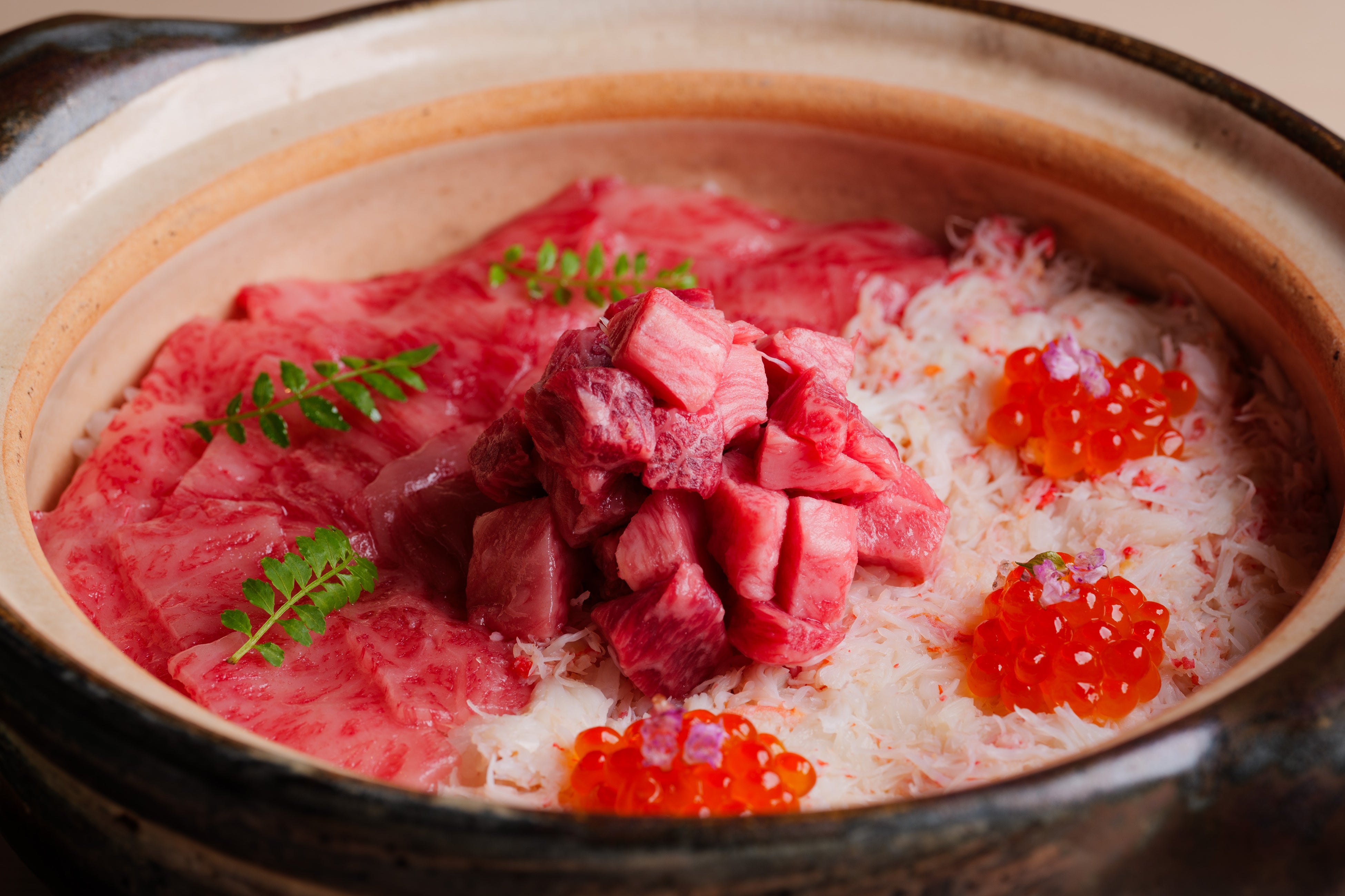 蟹と和牛の土鍋ご飯