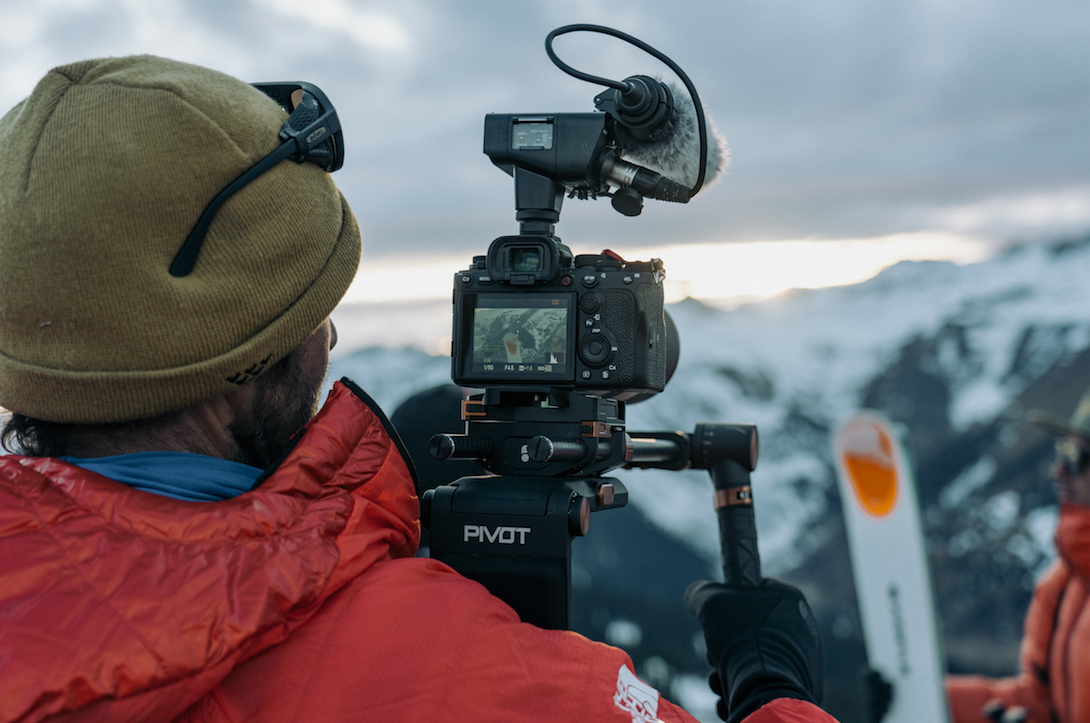 フィルムメイカーのための超軽量&ミニマル設計『PolarPro Pivot