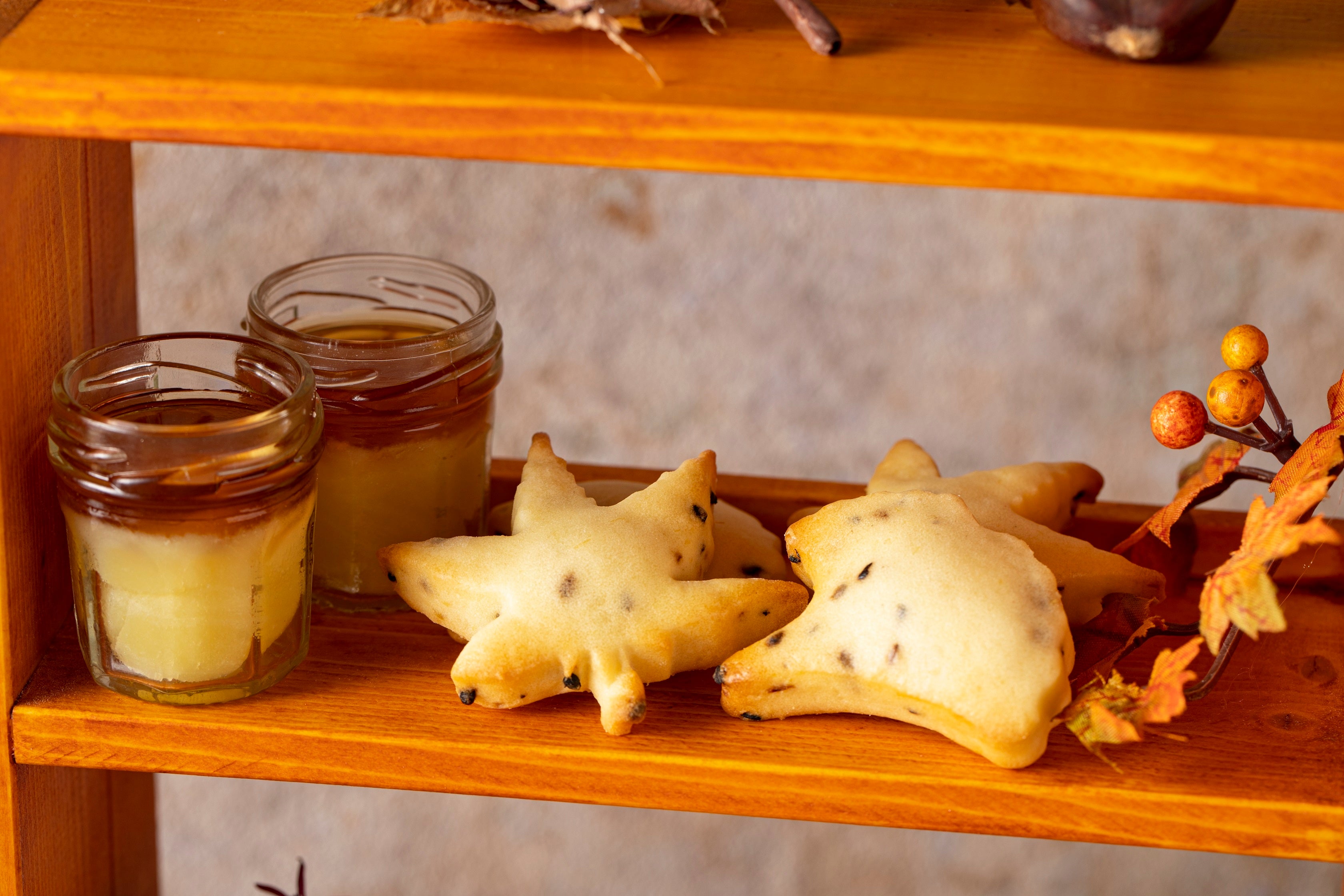 さつまいもと黒ゴマのスコーン　　みたらしソース添え