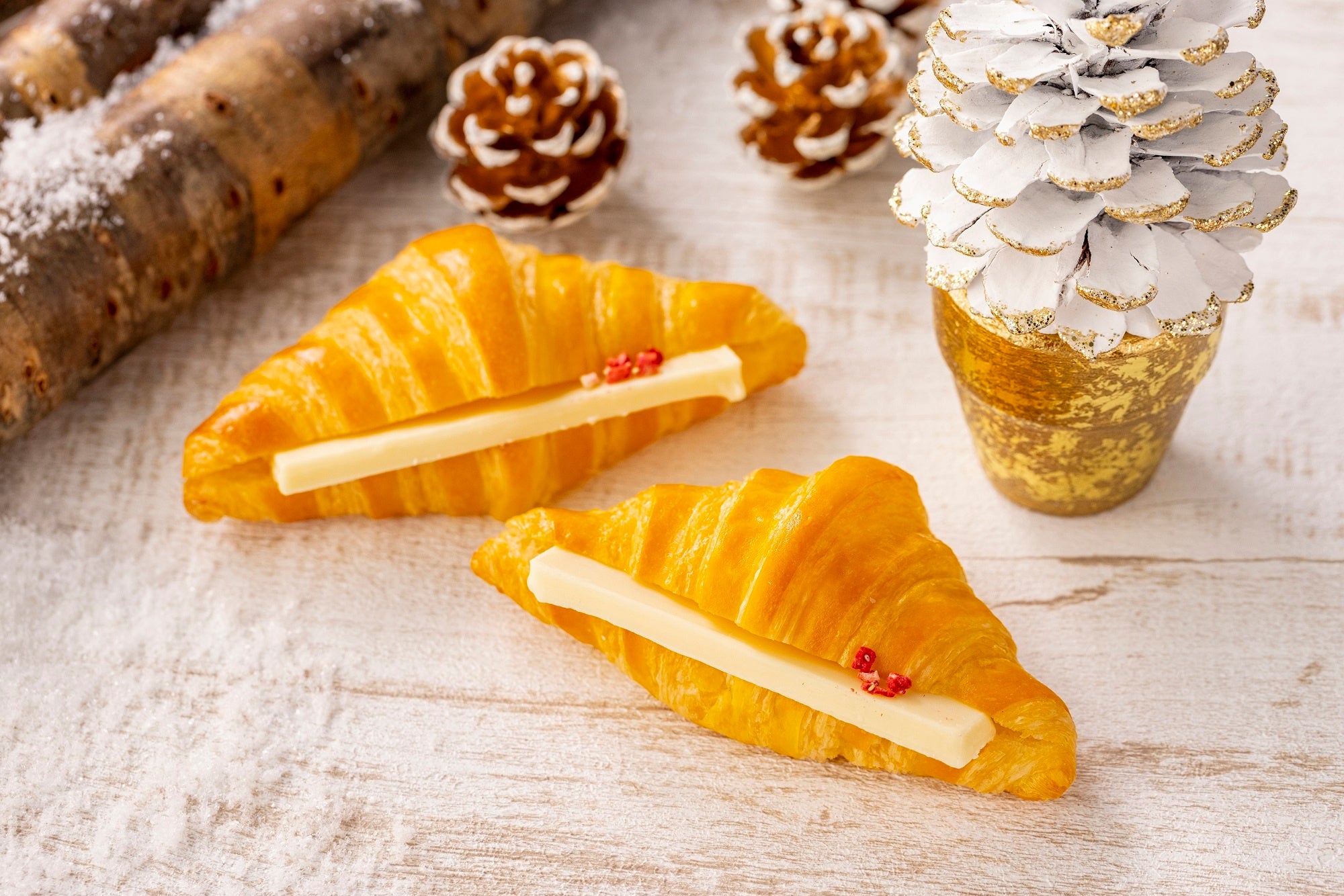 イエロークロワッサン　柚子風味のチョコレートサンド