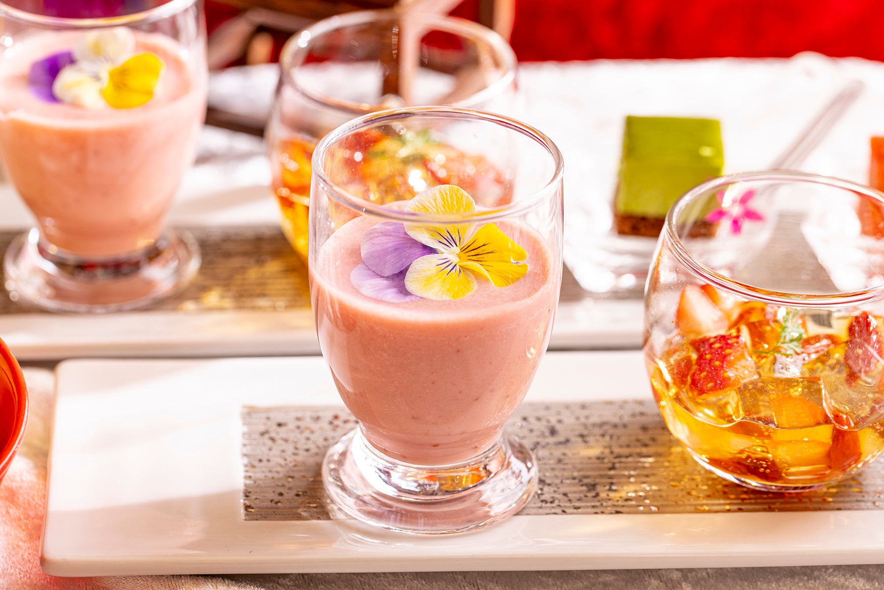 「王朝」苺スイーツ　フレッシュ苺はお好きなだけ