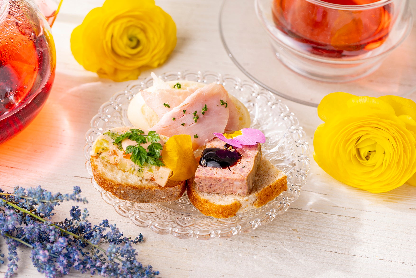 ロゼハムとオニオンマリネやパテ・ド・カンパーニュのオープンサンド