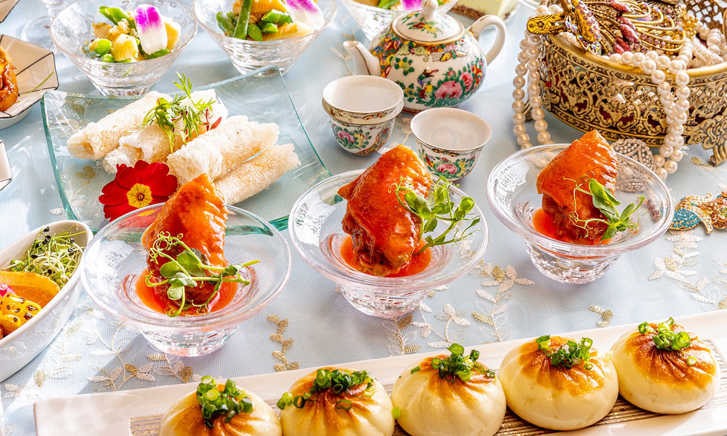 手羽先の赤ワインフルーツソース