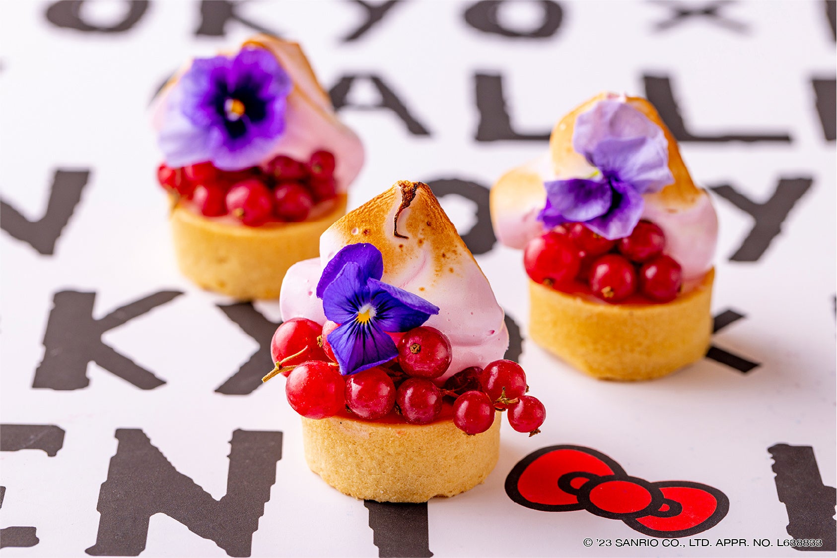 カスタードクリームと赤スグリのミニタルト