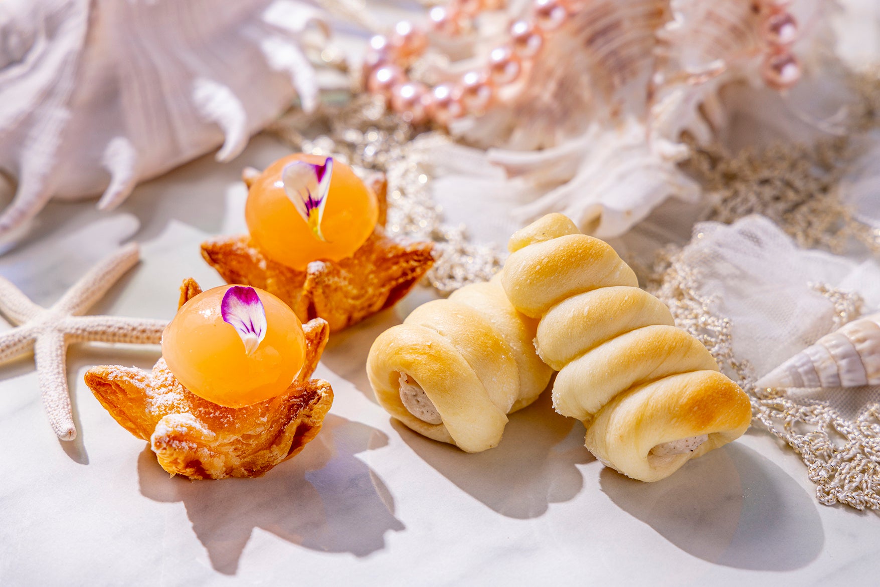 グアバゼリーのデニッシュ、バニラクリームコロネ