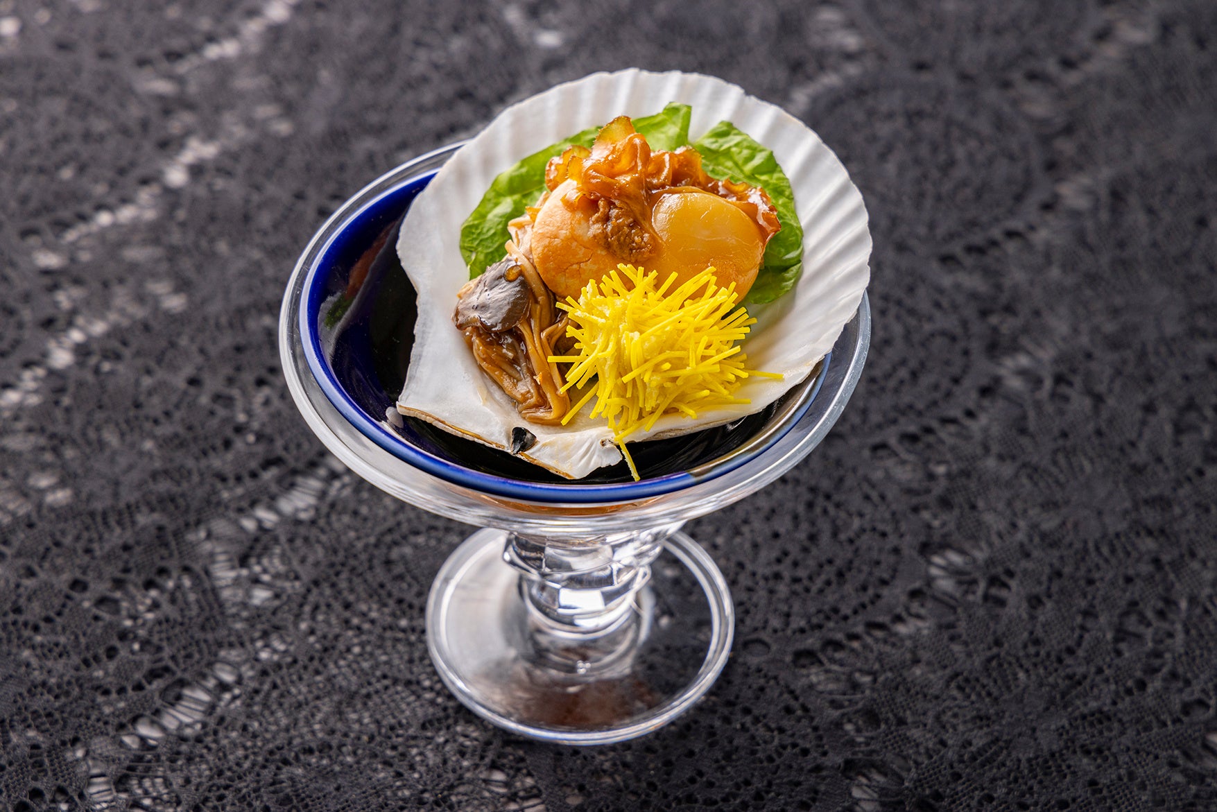 ホタテ貝と銀杏の焦がしバター オイスターソース掛け