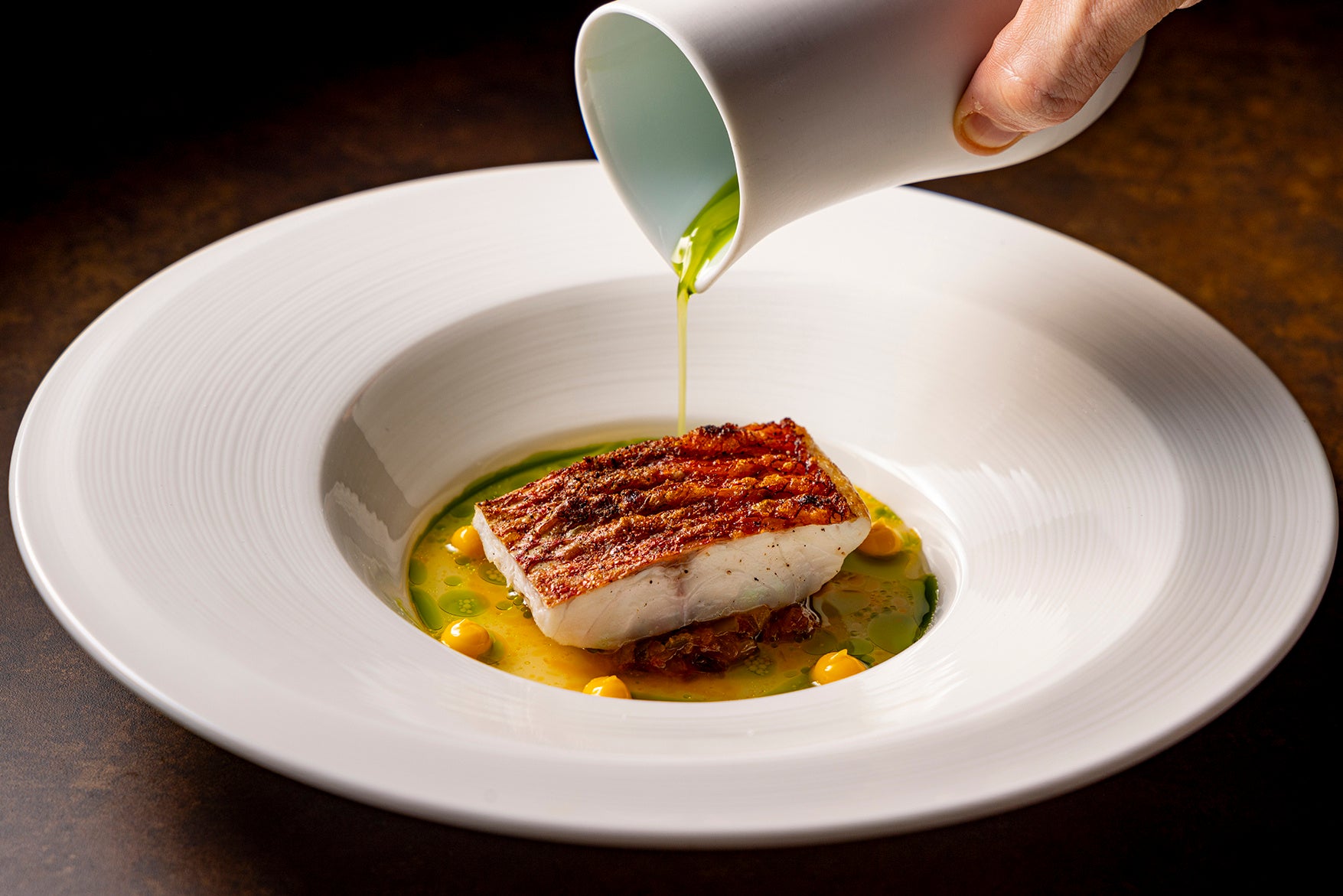 “スケット”　ハマダイのグリル　ボタン海老、サフランアイオリ、海水のだし汁