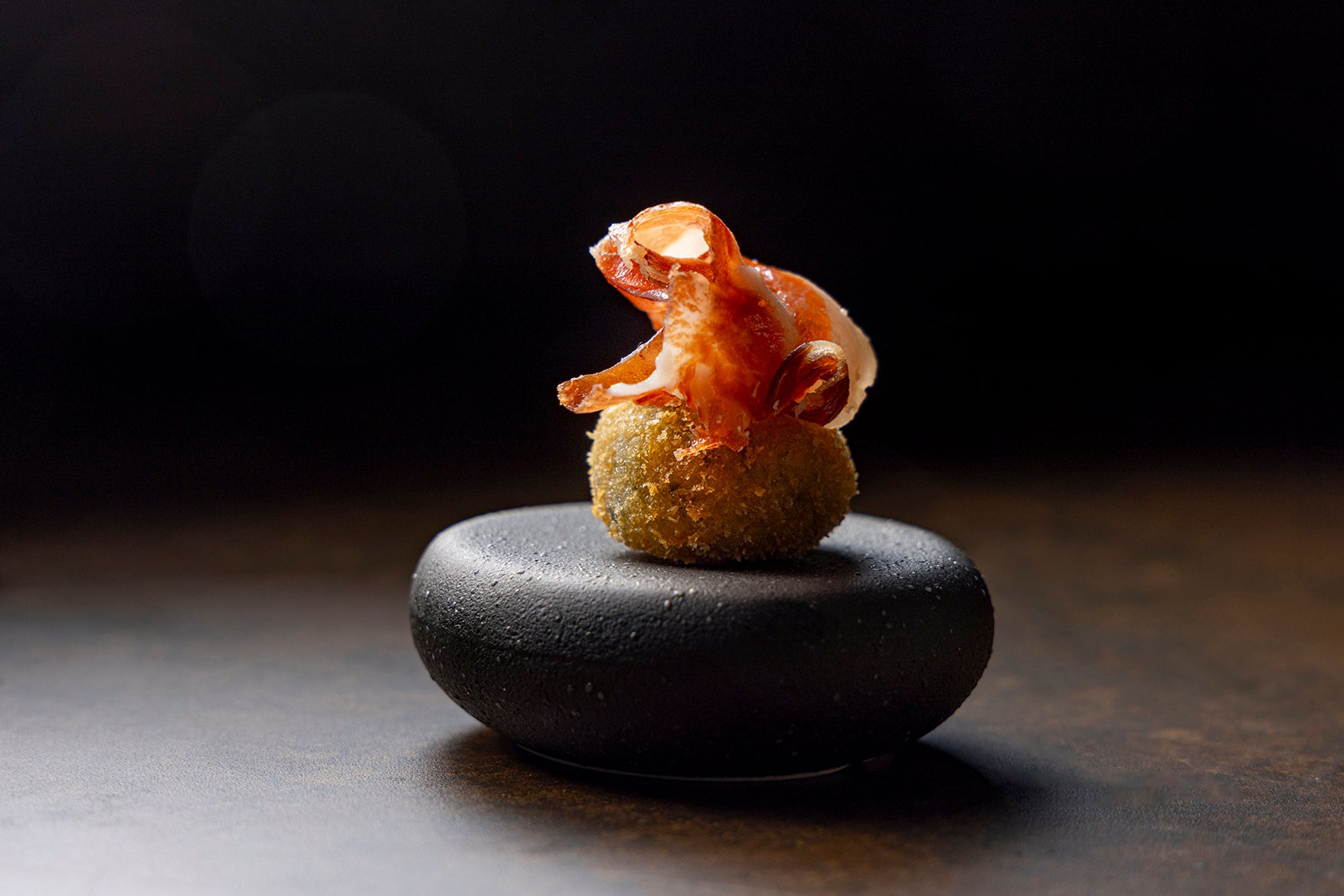 クロケットマッシュルーム、ゴートチーズ、ブラックトリュフとイベリコ豚