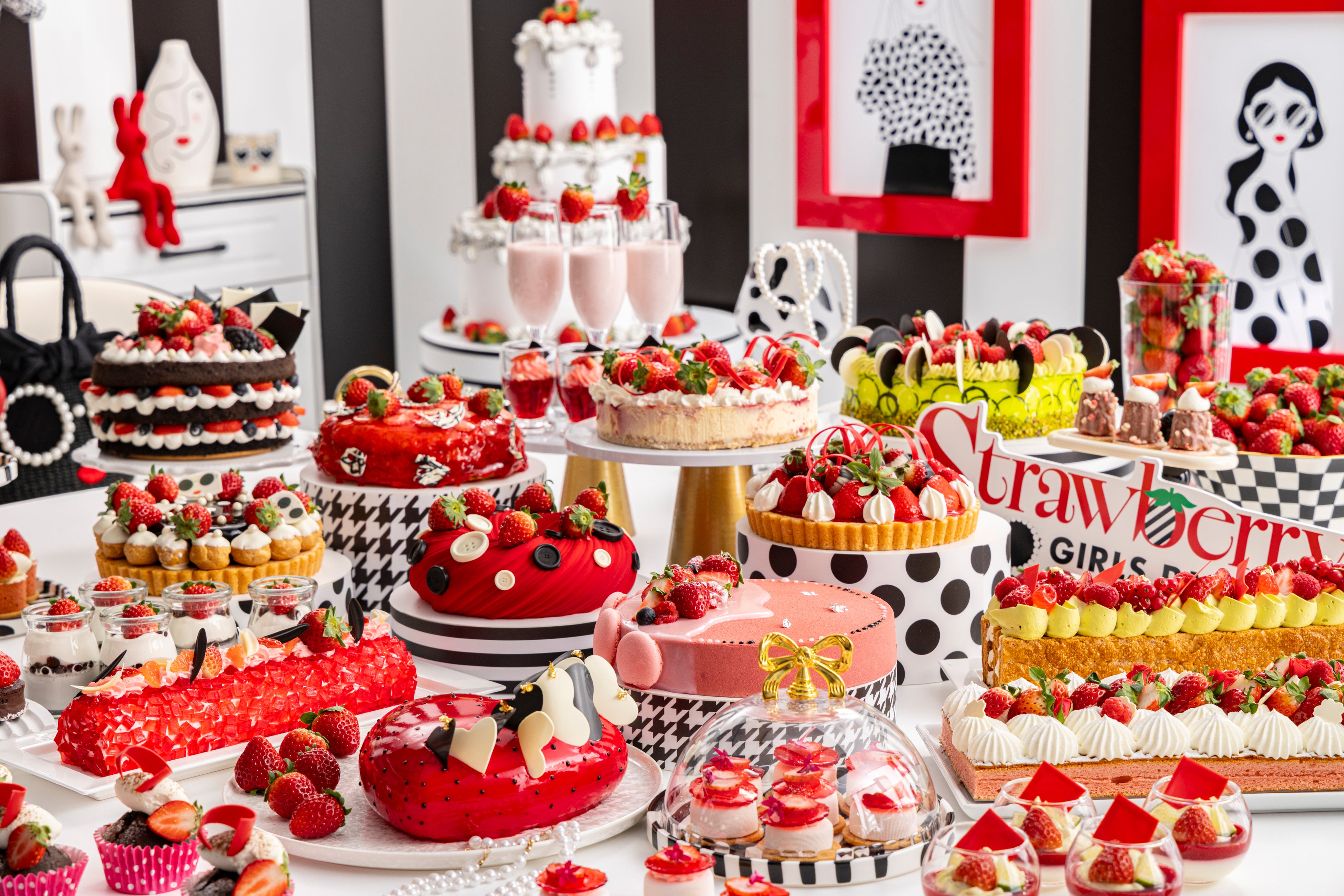 【ヒルトン<b>東京</b>】『ストロベリーモノクロ・ガールズパーティー』スイーツビュッフェ
