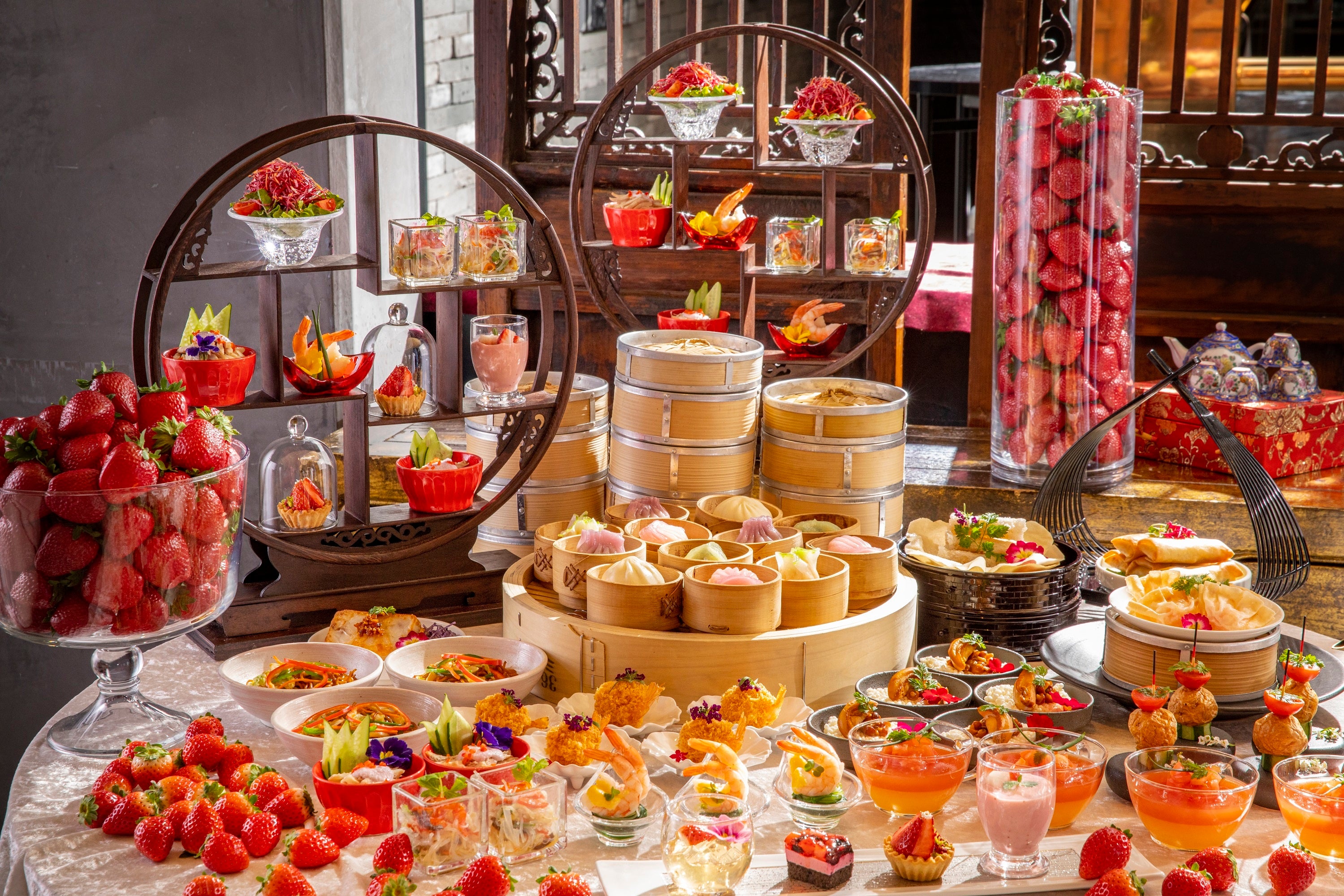 【グルメステイケーション宿泊プラン 選べるグルメ一例】中国料理「王朝」莓＆点心ランチ¥5,500～