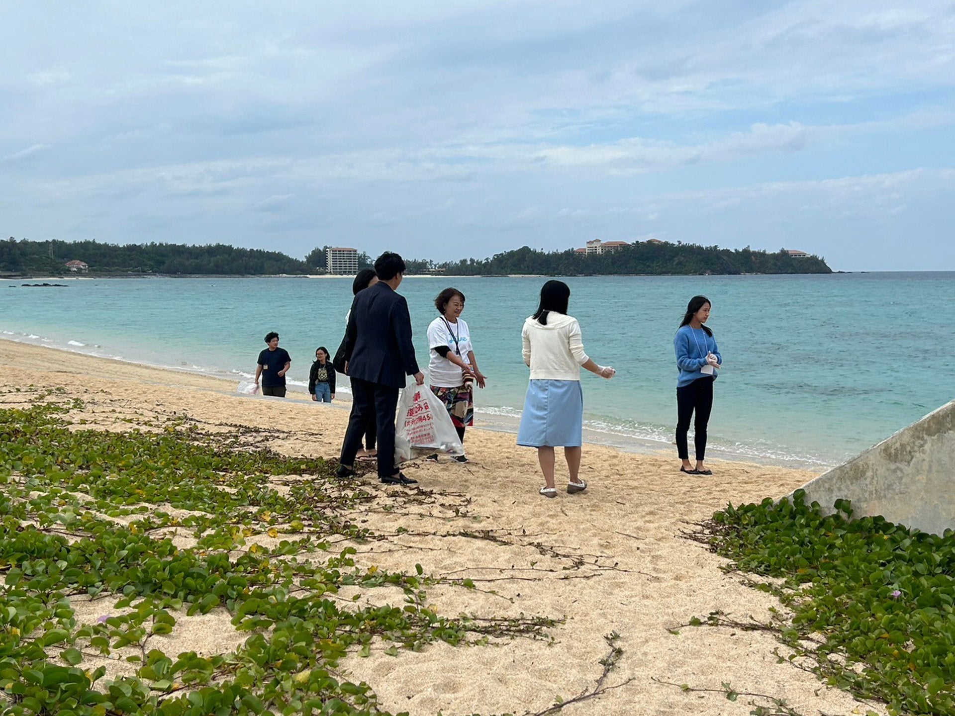 ビーチクリーンの様子