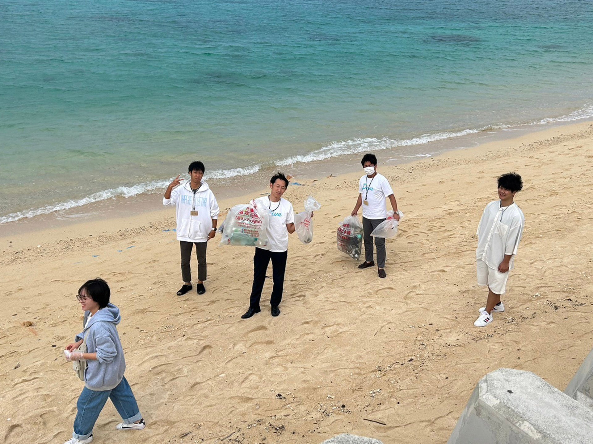 ビーチクリーンの様子