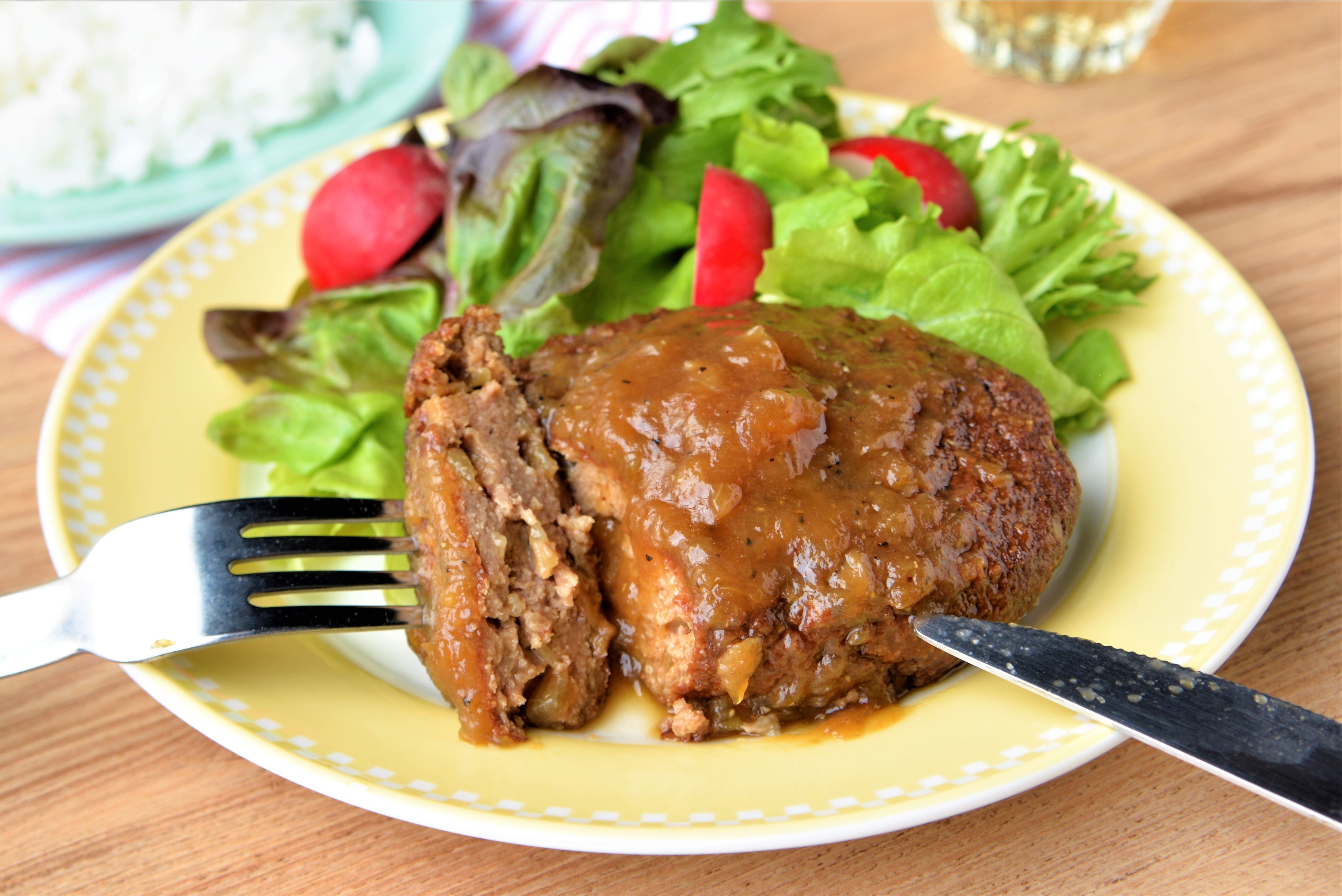 千葉白子町の新玉ねぎをつかったハンバーグ