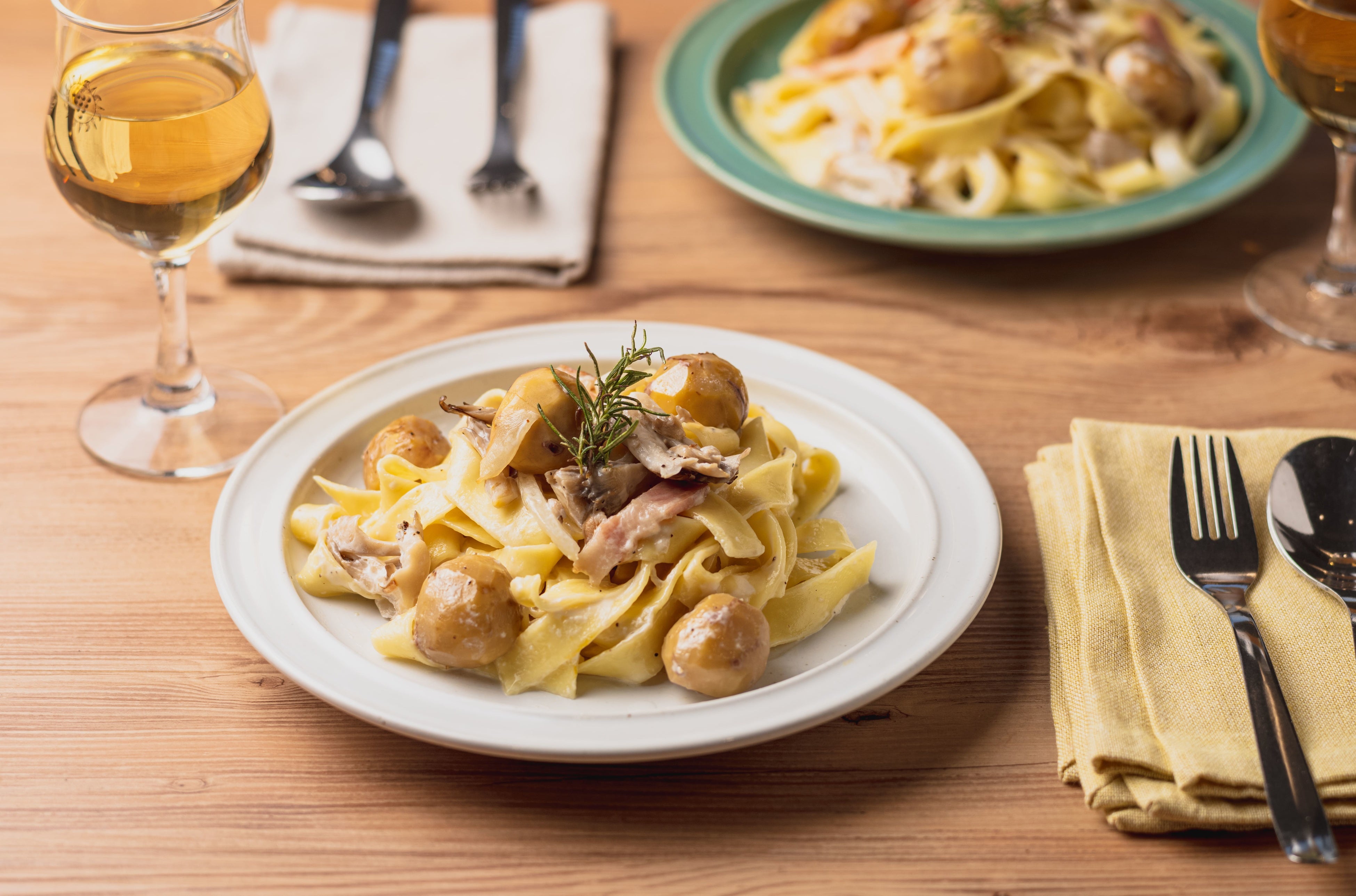 『冷凍熟成むき栗』で作った「栗ときのこのクリームパスタ」 栗をむいた状態で冷凍にしてお届けするため、そのまま料理に使えて便利