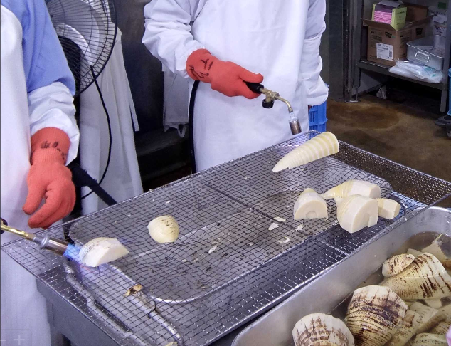 『京都丹波 筍ごはん まぜごはんの素（2 合用）」の製造現場