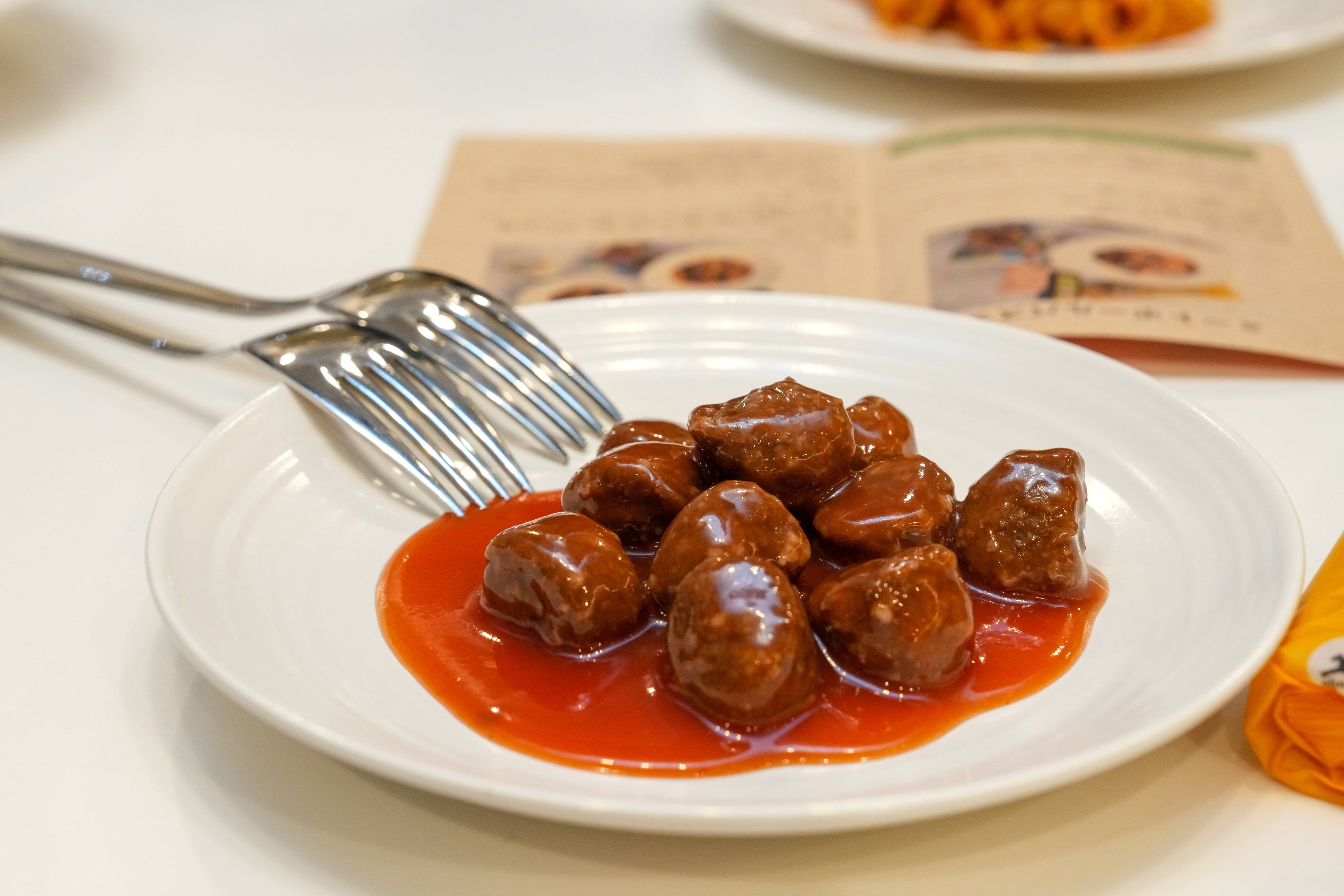 アルチェネロの有機トマトペーストの使用し、リニューアルした『イシイのおべんとクン ミートボール』