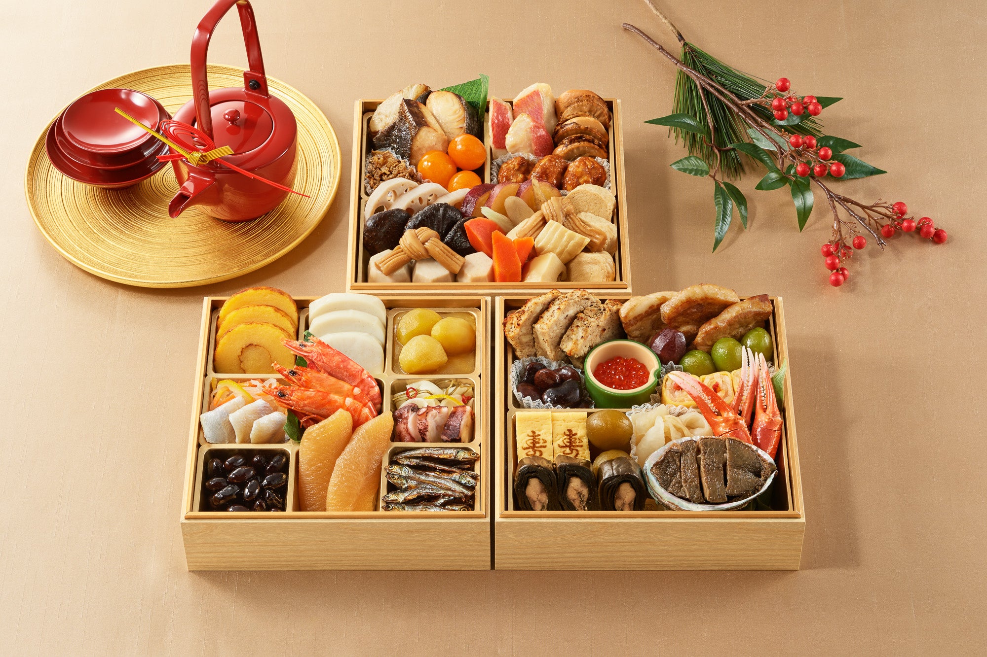 「慶春譜」(3~4 人前)、39 品目、和洋中 3 段重、51,000 円(税込・送料無料)