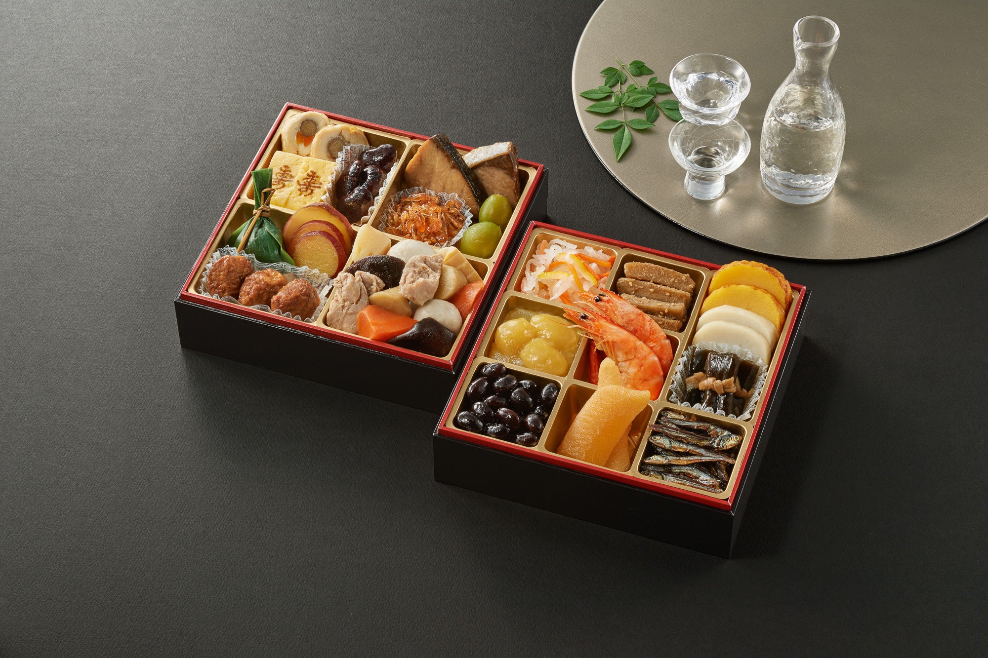 「豊春」(2~3 人前)、20 品目、和風 2 段重、18,000 円(税込・送料無料)