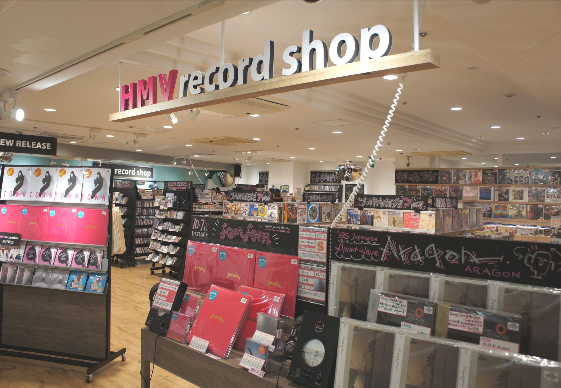 HMV record shop 新宿ALTA  店内