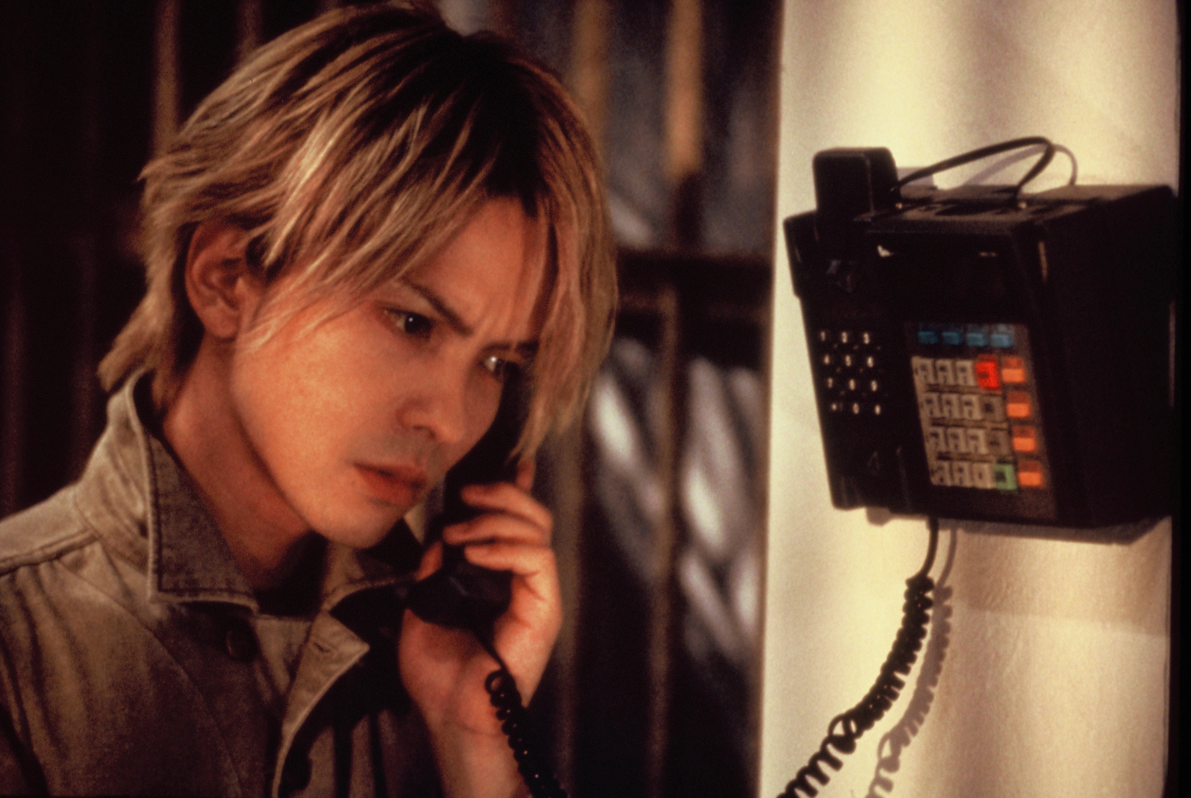 HYDEとGACKTが夢の共演を果たした映画『MOON CHILD』公開20周年を記念