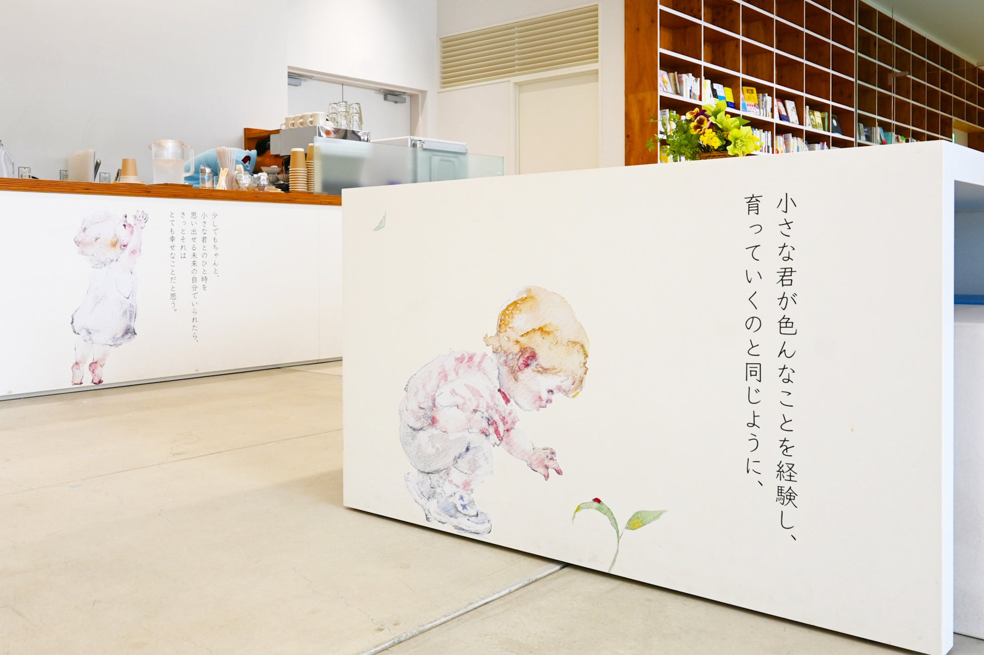 店内の至る場所で記憶の扉を叩くようなイラストと言葉に出会える