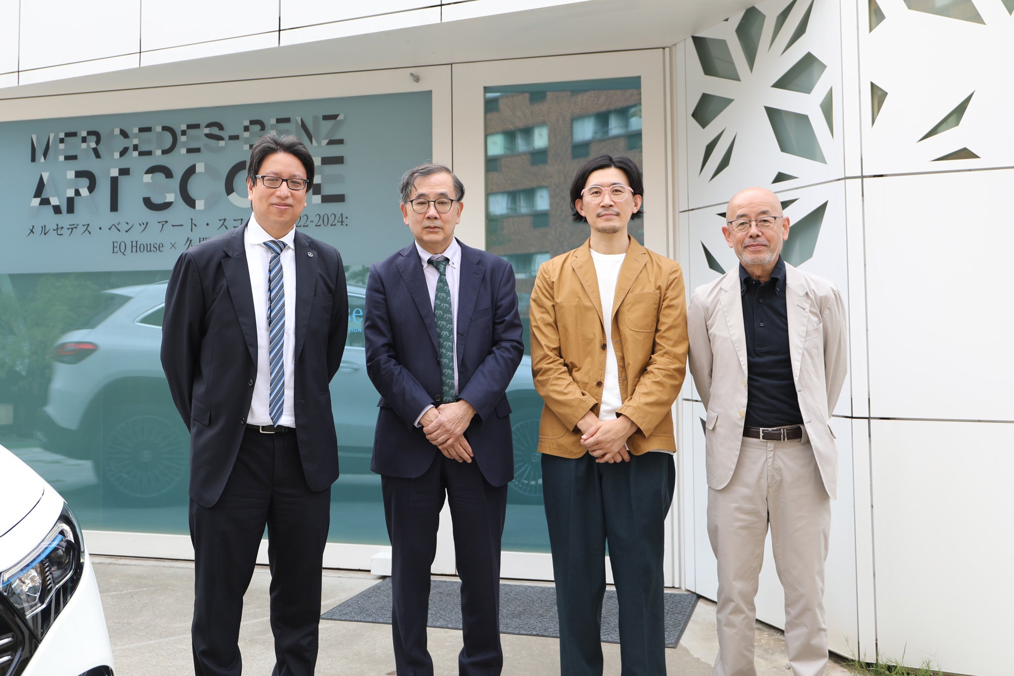 9月16日 EQ Houseにて（左からメルセデス・ベンツ日本株式会社副社長・フェリックス ブリッチュ 、多摩美術大学学長・建畠晢、久門剛史氏、多摩美術大学理事 美術学部長・小泉俊己）