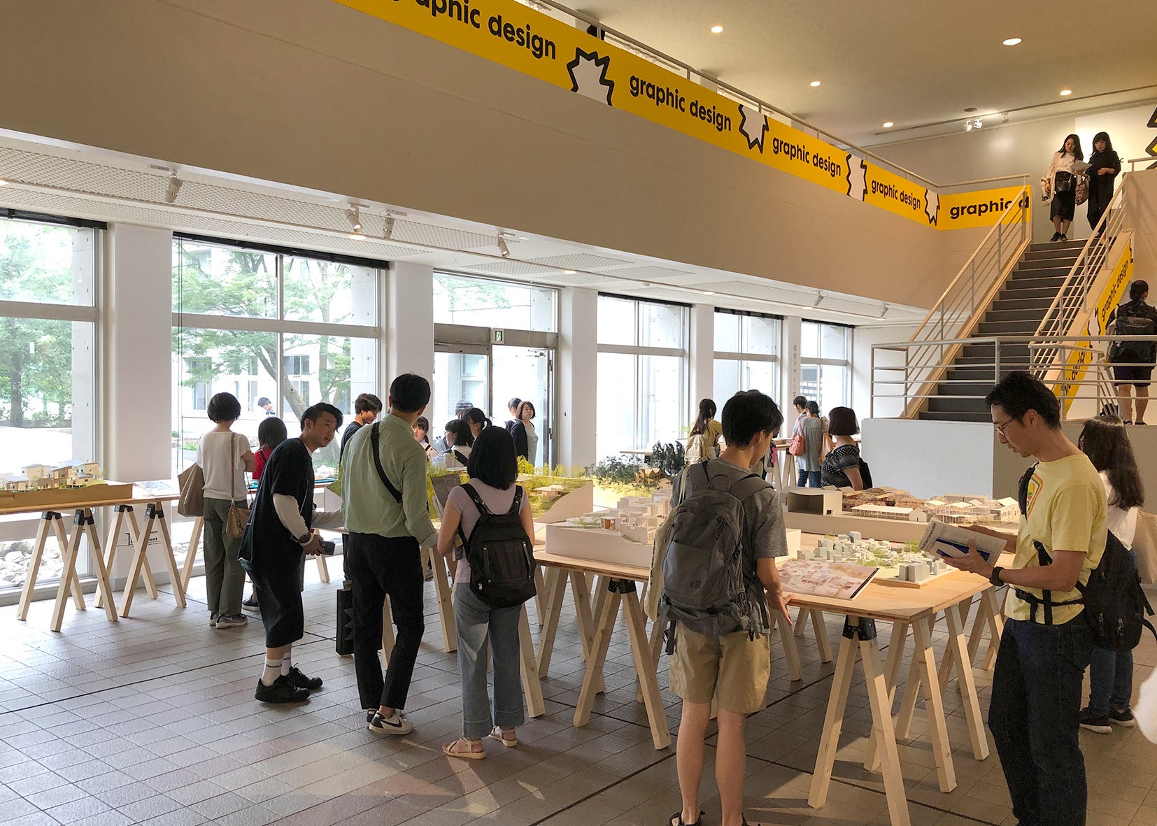 デザイン棟のギャラリー展示風景