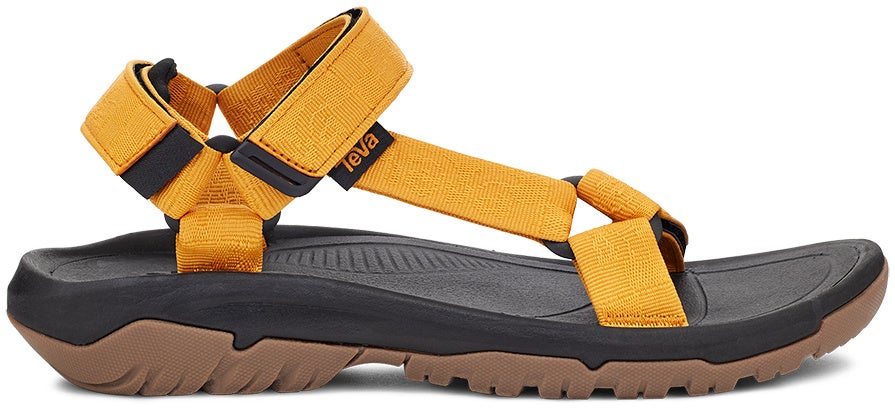 アウトドアから街まで活躍するTevaのスポーツサンダルにビビッド