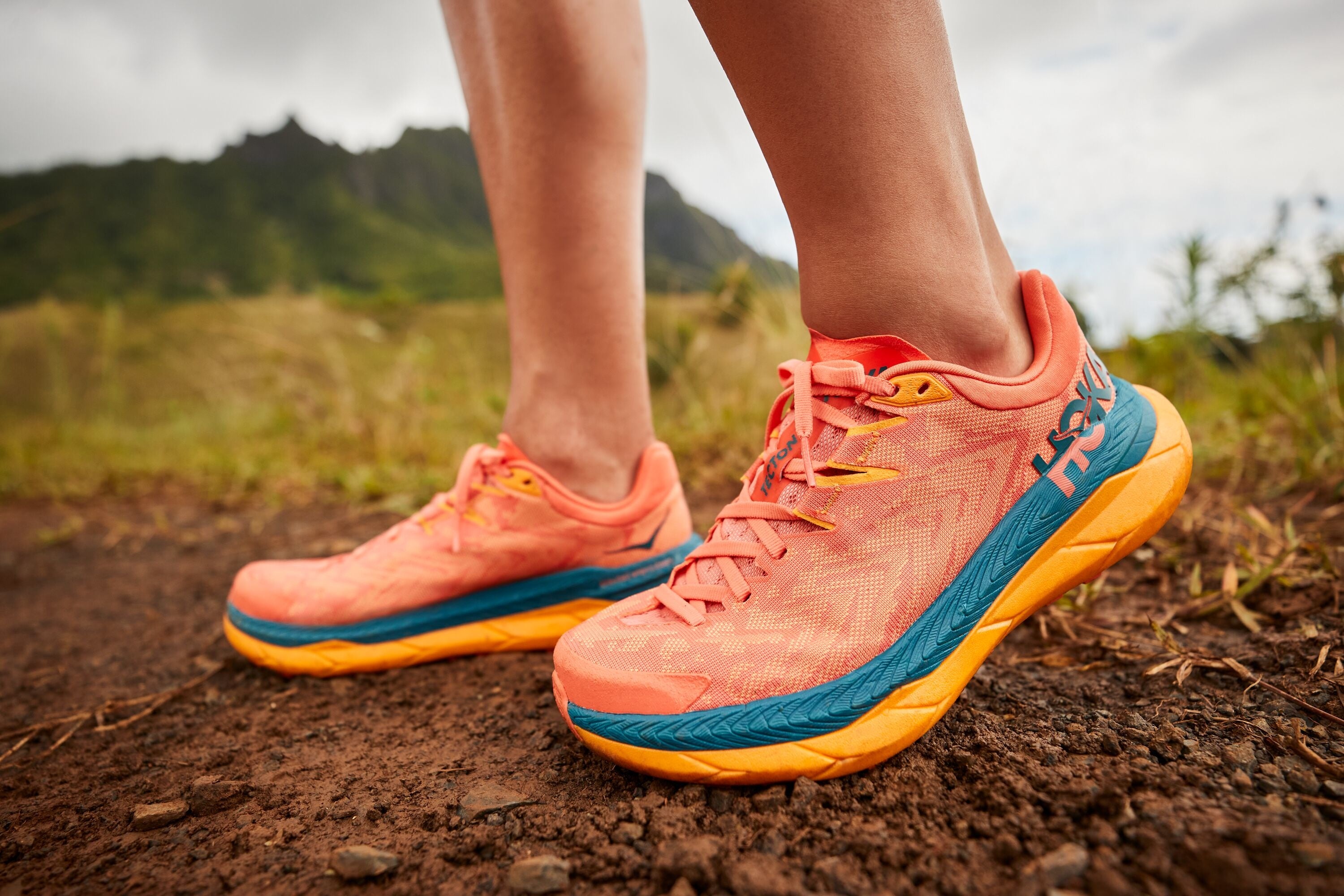 HOKA初のカーボンプレート搭載トレイルランニングシューズ