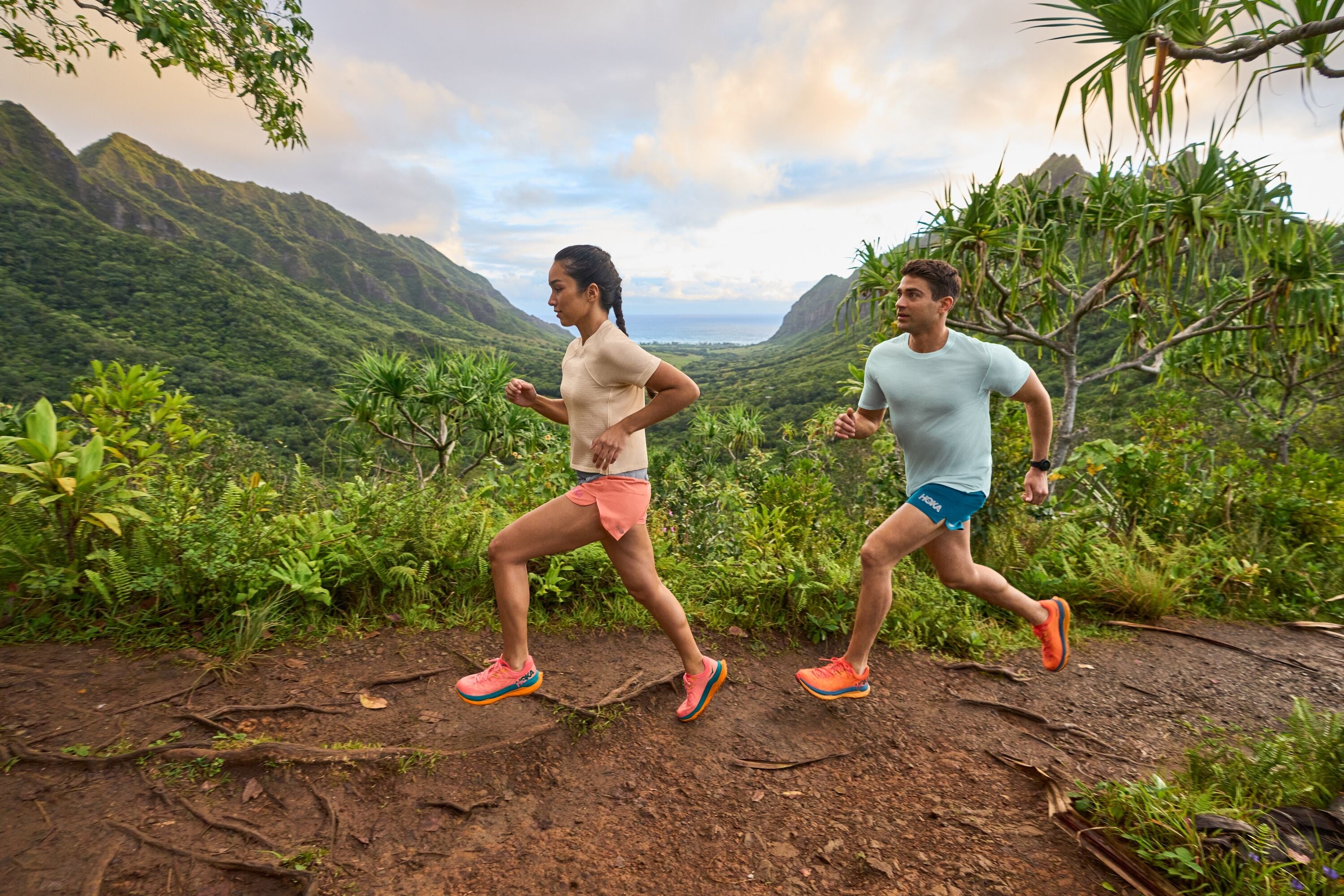 HOKA初のカーボンプレート搭載トレイルランニングシューズ