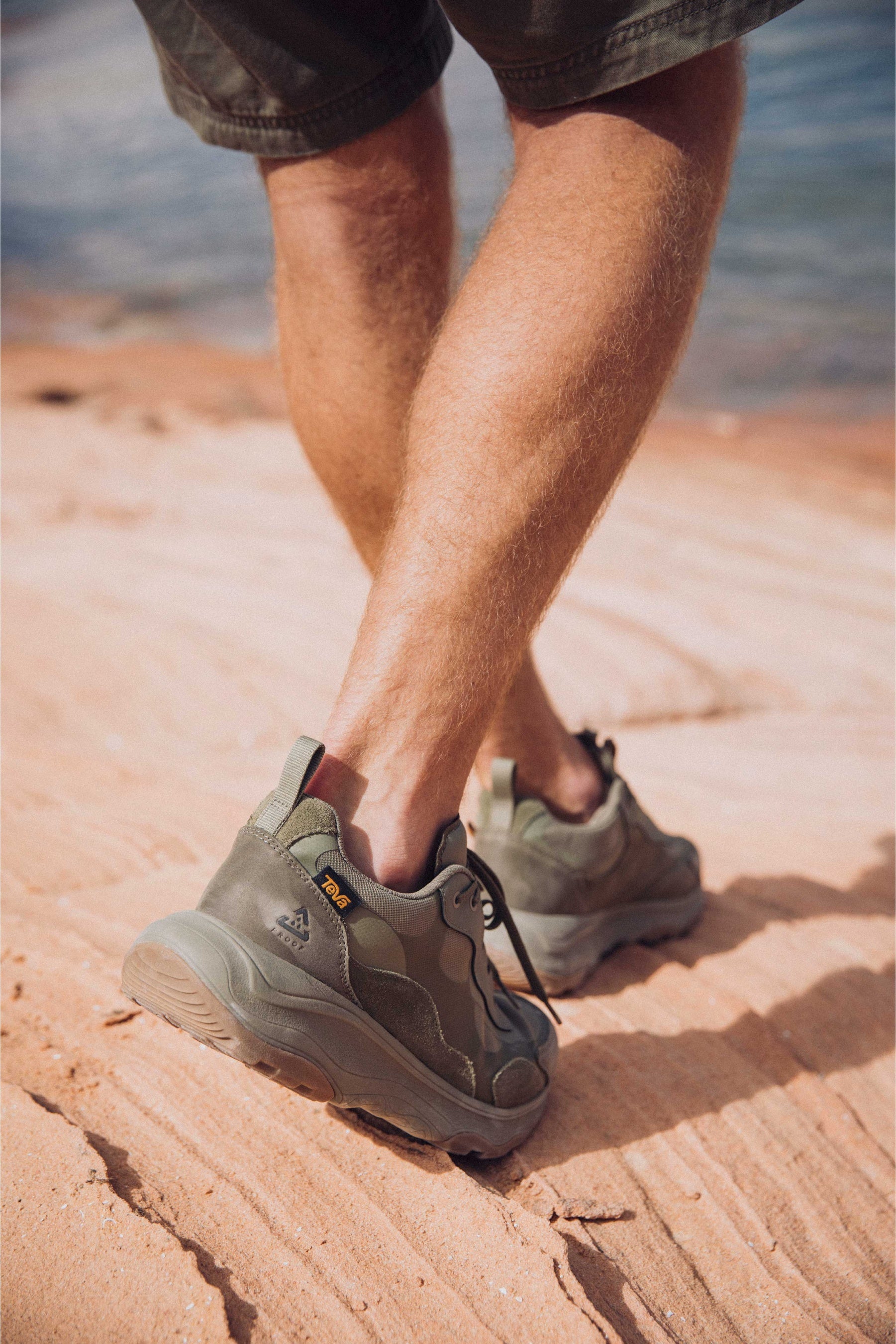 新品23.0TEVA テバ ハイキング万能シューズGEOTRECCA RP完売品 Teva から、地球にやさしい素材を採用した防水ハイキング