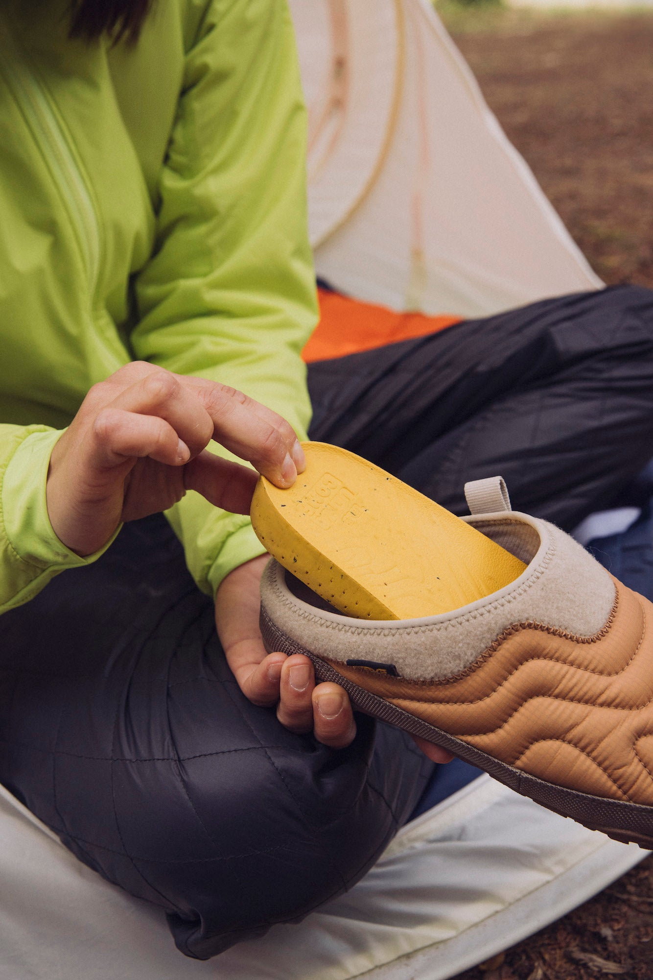 ULTRA-COMFインソールは取り外し可能。水洗いができ衛生的です。