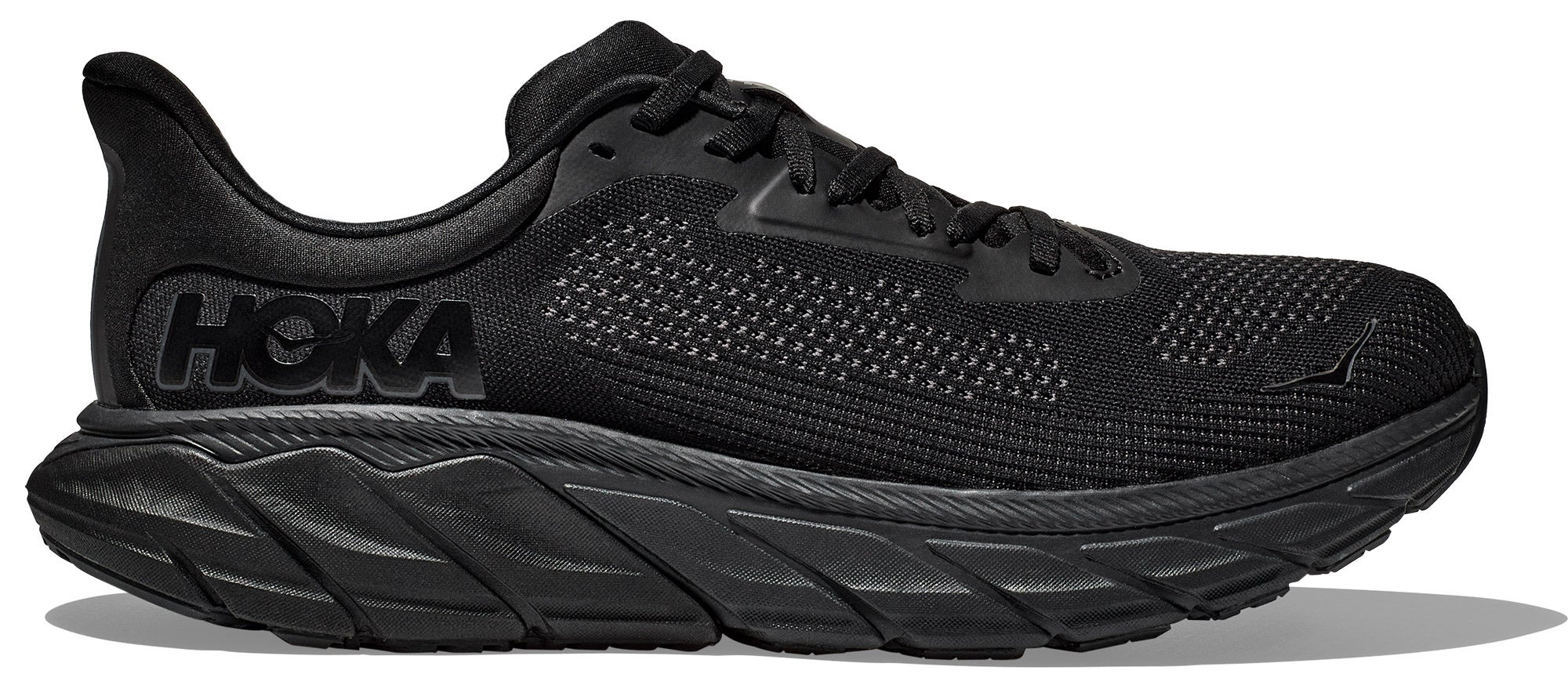 HOKAが安定した走りを実現するスタビリティモデル「ARAHI」を
