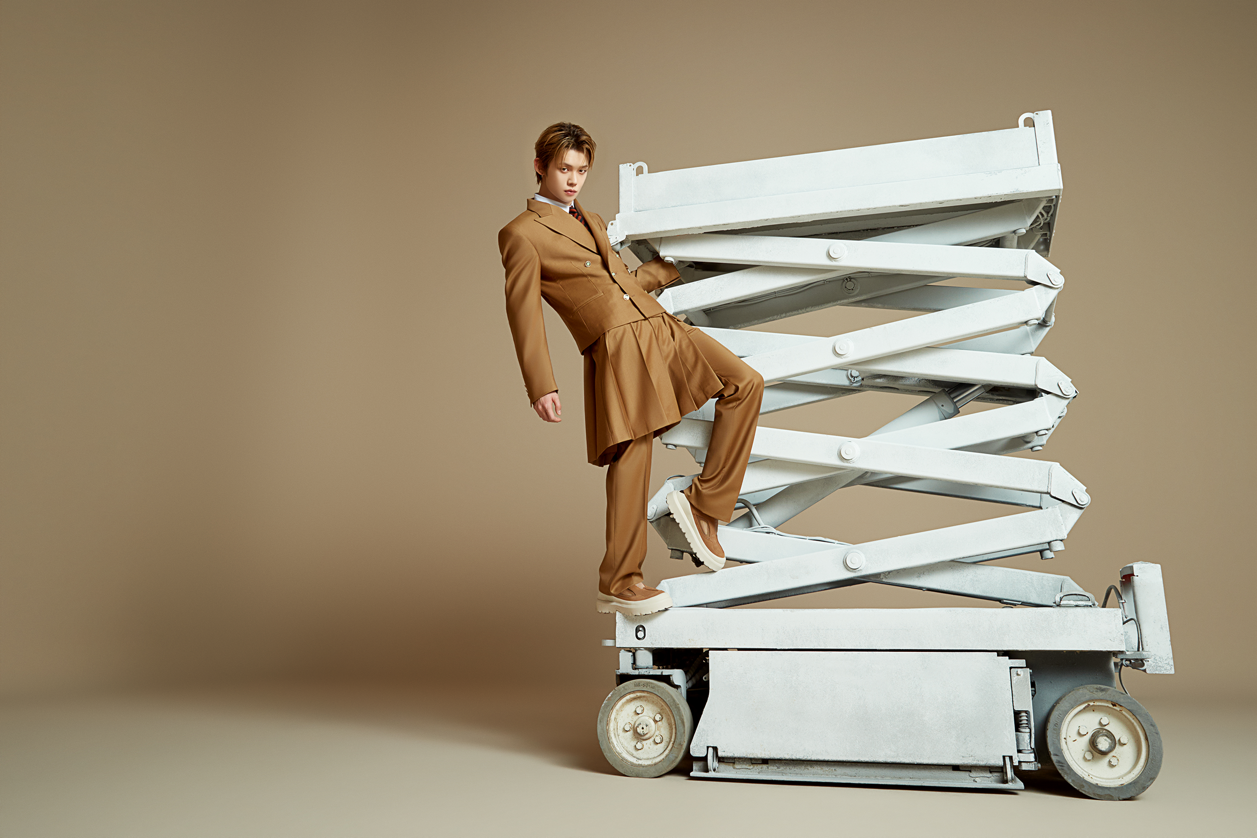 UGGが「TOMORROW X TOGETHER」のYEONJUN（ヨンジュン）を起用し、新たなメンズコレクションをフィーチャーした26春夏キャンペーンを発表