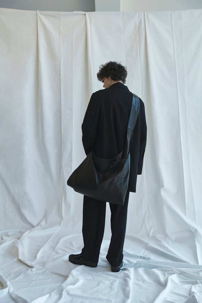 discord Yohji Yamamoto、2023-2024秋冬コレクション | 株式会社