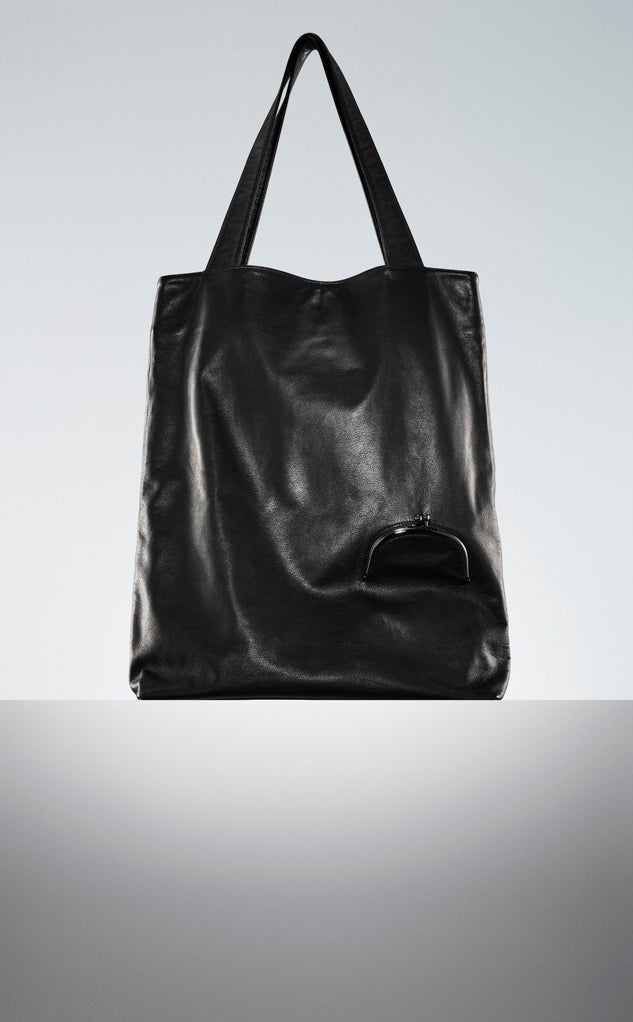 【専用】ヨウジヤマモト Y'SACCS ハンドバッグ レザー ピラミッド型 黒 discord Yohji Yamamoto GINZA SIX EXCLUSIVE | Yohji Yamamoto