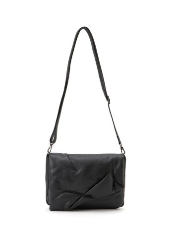 discord Yohji Yamamoto、新作バッグ「FLUFFY」を発表 discord Yohji Yamamoto、新作バッグ「FLUFFY」を発表