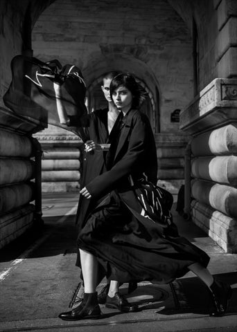 Y’s、マックス・ヴァドゥクルが撮影した2024春夏コレクションのフォトワークを公開 Y’s、マックス・ヴァドゥクルが撮影した2024春夏コレクションのフォトワークを公開