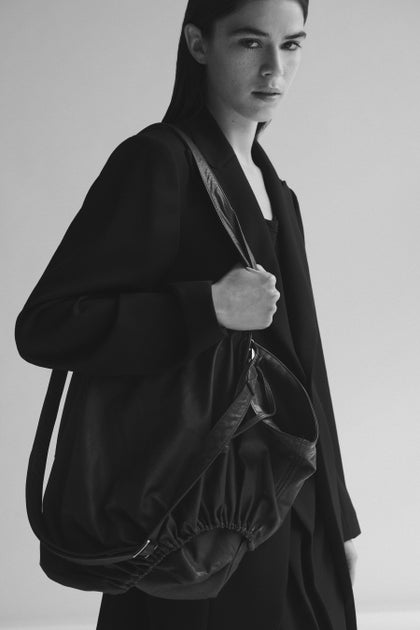 Yohji Yamamoto’s 2024 Spring/Summer Collection: Coquillage – Unique Details Inspired by Organic Forms Yohji Yamamoto’s 2024 Spring/Summer Collection: Coquillage – Unique Details Inspired by Organic Forms