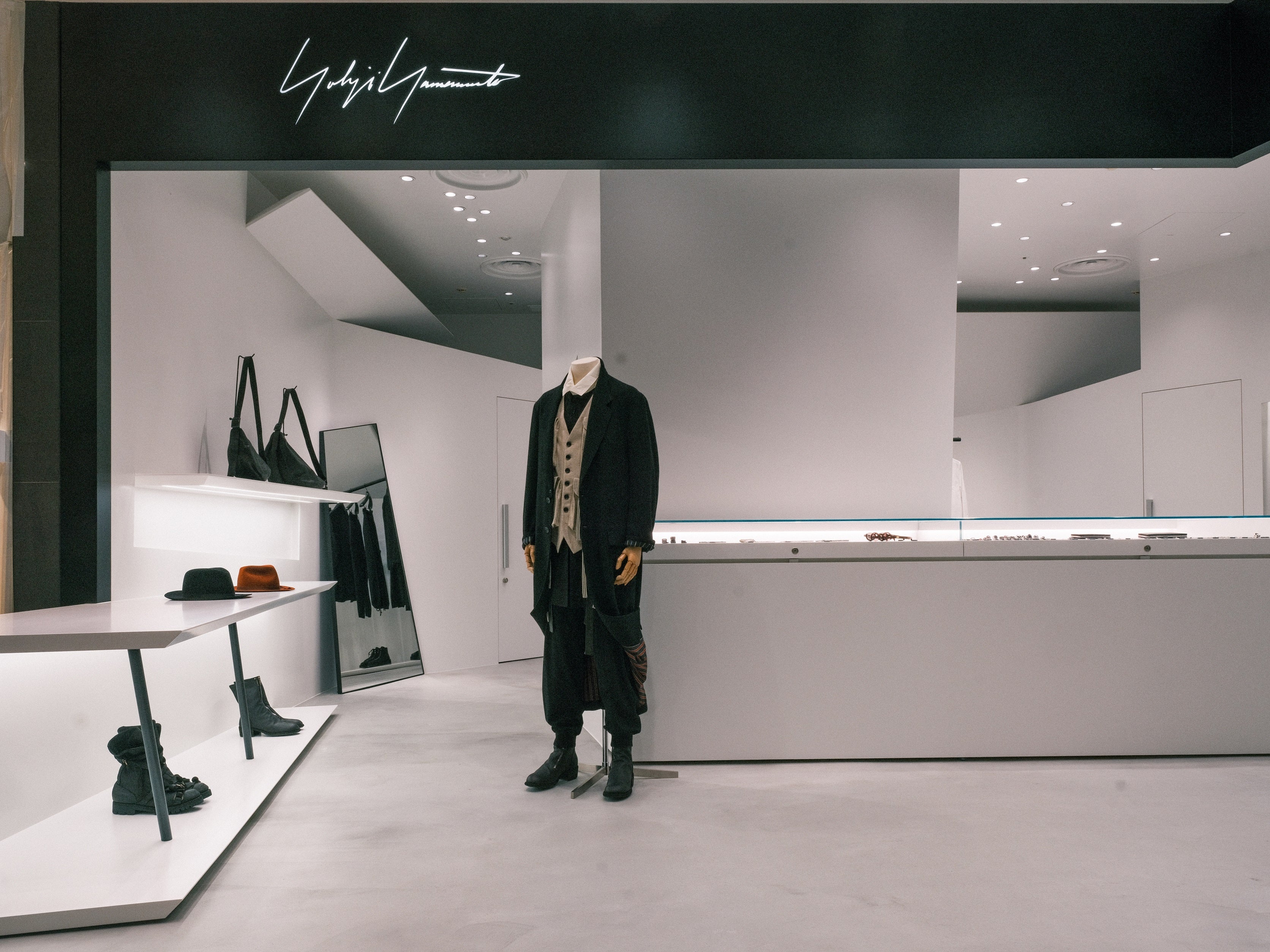 yohjiyamamoto POUR HOMME 新聞プリント ショートパンツ Yohji