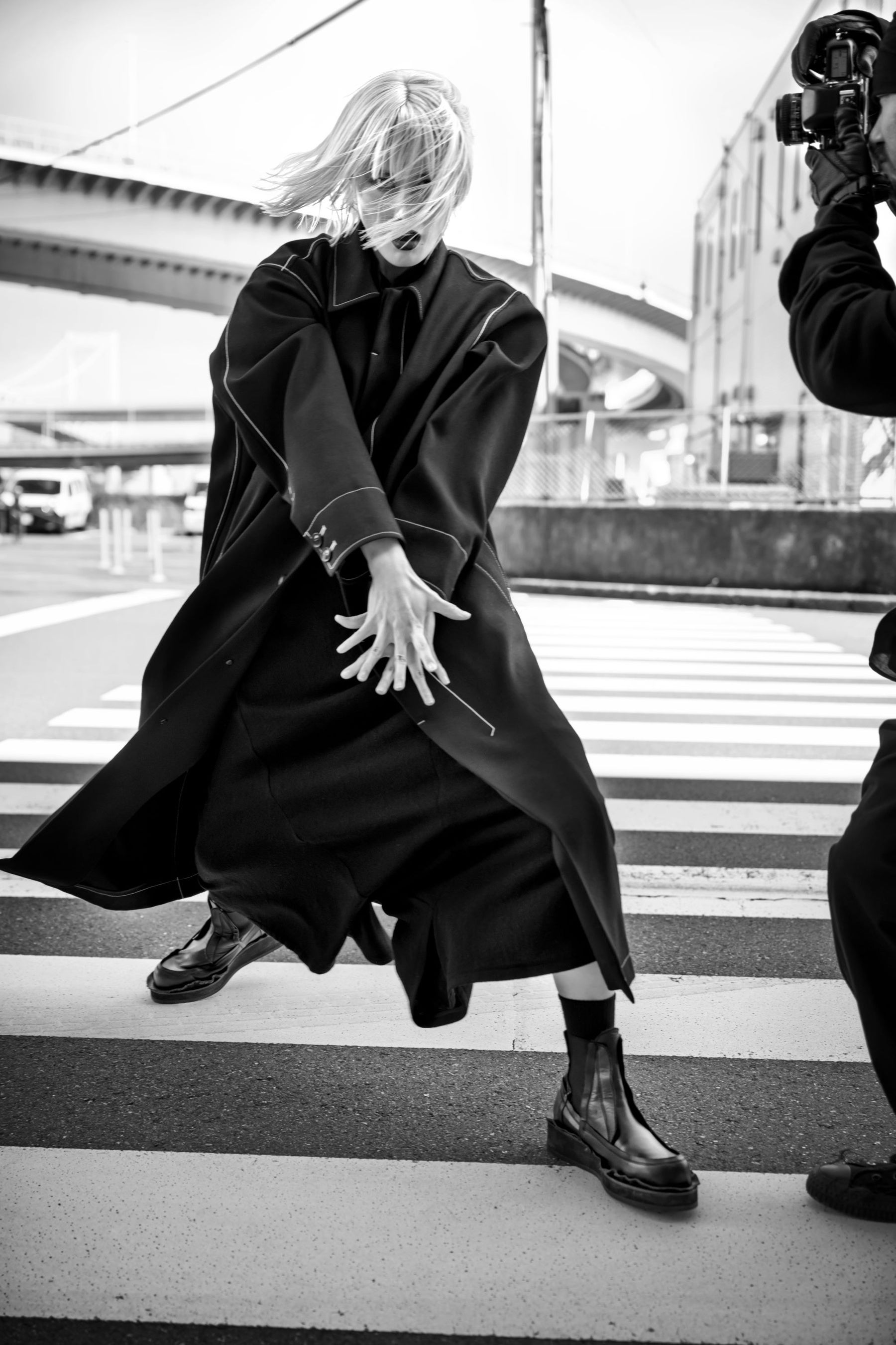 アート・デザイン・音楽 photographs by max vadukul Y's、写真家マックス・ヴァドゥクル（Max Vadukul）が東京で撮影した