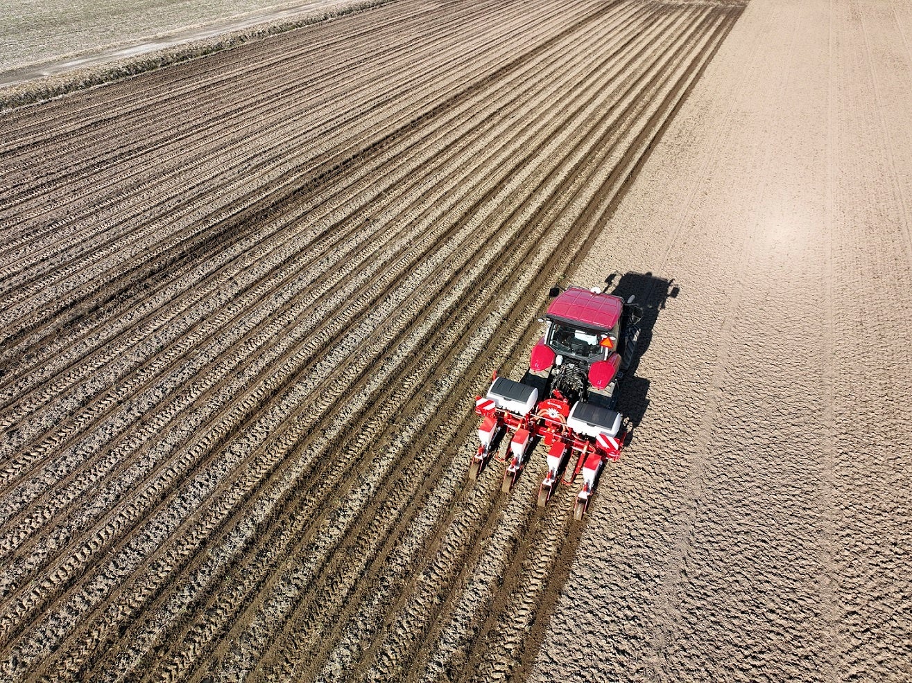 直進アシスト機能による播種作業